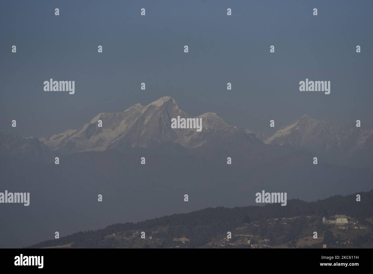 Mount Gauri Shanket von der Sipadol-Höhe aus gesehen, Bhaktapur, Nepal am Mittwoch, 16. Dezember 2020. (Foto von Narayan Maharjan/NurPhoto) Stockfoto
