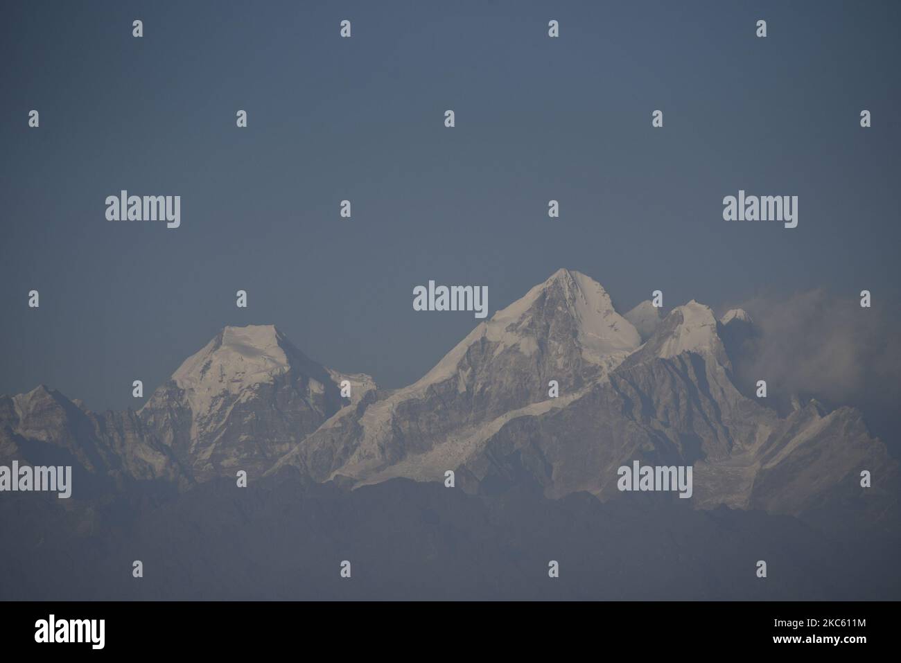 Mount Dorje Lakhpa von der Sipadol-Höhe aus gesehen, Bhaktapur, Nepal am Mittwoch, 16. Dezember 2020. (Foto von Narayan Maharjan/NurPhoto) Stockfoto