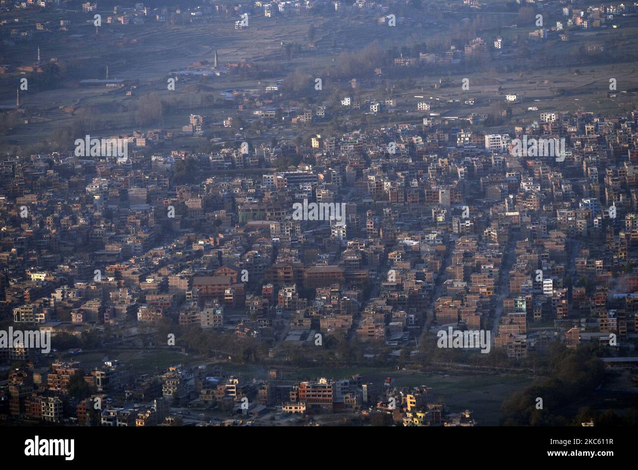 Eine Luftaufnahme von Bhaktapur ist eine alte Stadt, die am Mittwoch, den 16. Dezember 2020, von der UNESCO auf Sipadol Height, Bhaktapur, Nepal, zum Weltkulturerbe erklärt wurde. (Foto von Narayan Maharjan/NurPhoto) Stockfoto