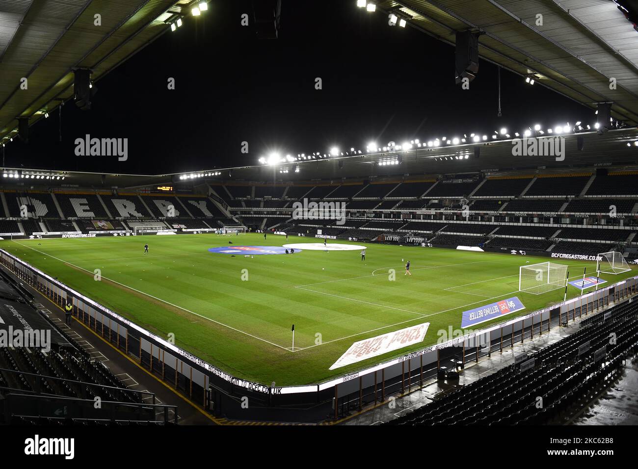 Allgemeiner Blick auf den Pride Park, Heimat von Derby County während des Sky Bet Championship-Spiels zwischen Derby County und Swansea City im Pride Park, Derby am Mittwoch, den 16.. Dezember 2020. (Foto von Jon Hobley/MI News/NurPhoto) Stockfoto