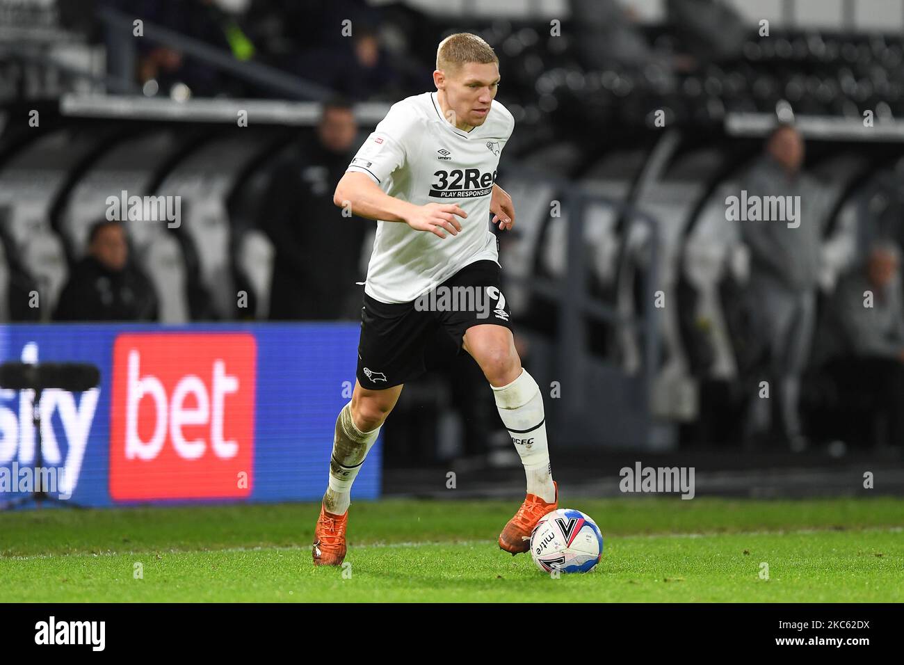 Martyn Waghorn von Derby County in Aktion während des Sky Bet Championship-Spiels zwischen Derby County und Swansea City im Pride Park, Derby am Mittwoch, 16.. Dezember 2020. (Foto von Jon Hobley/MI News/NurPhoto) Stockfoto