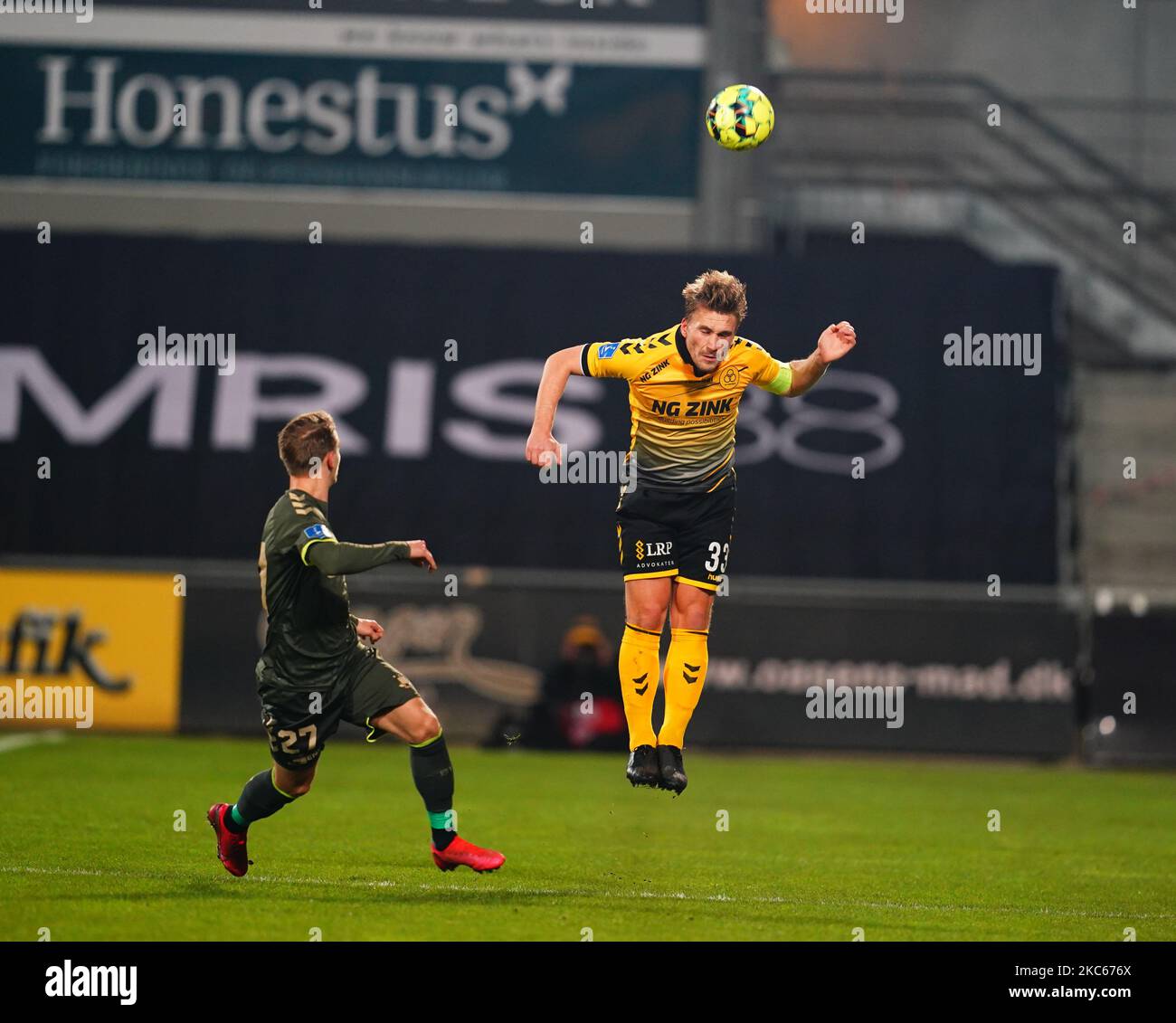 Alexander Ludwig von AC Horsens und Simon Hedlund von Brøndby während des Superliga-Spiels zwischen AC Horsens und Brøndby in der CASA Arena, Horsens, Dänemark, am 20. Dezember 2020. (Foto von Ulrik Pedersen/NurPhoto) Stockfoto