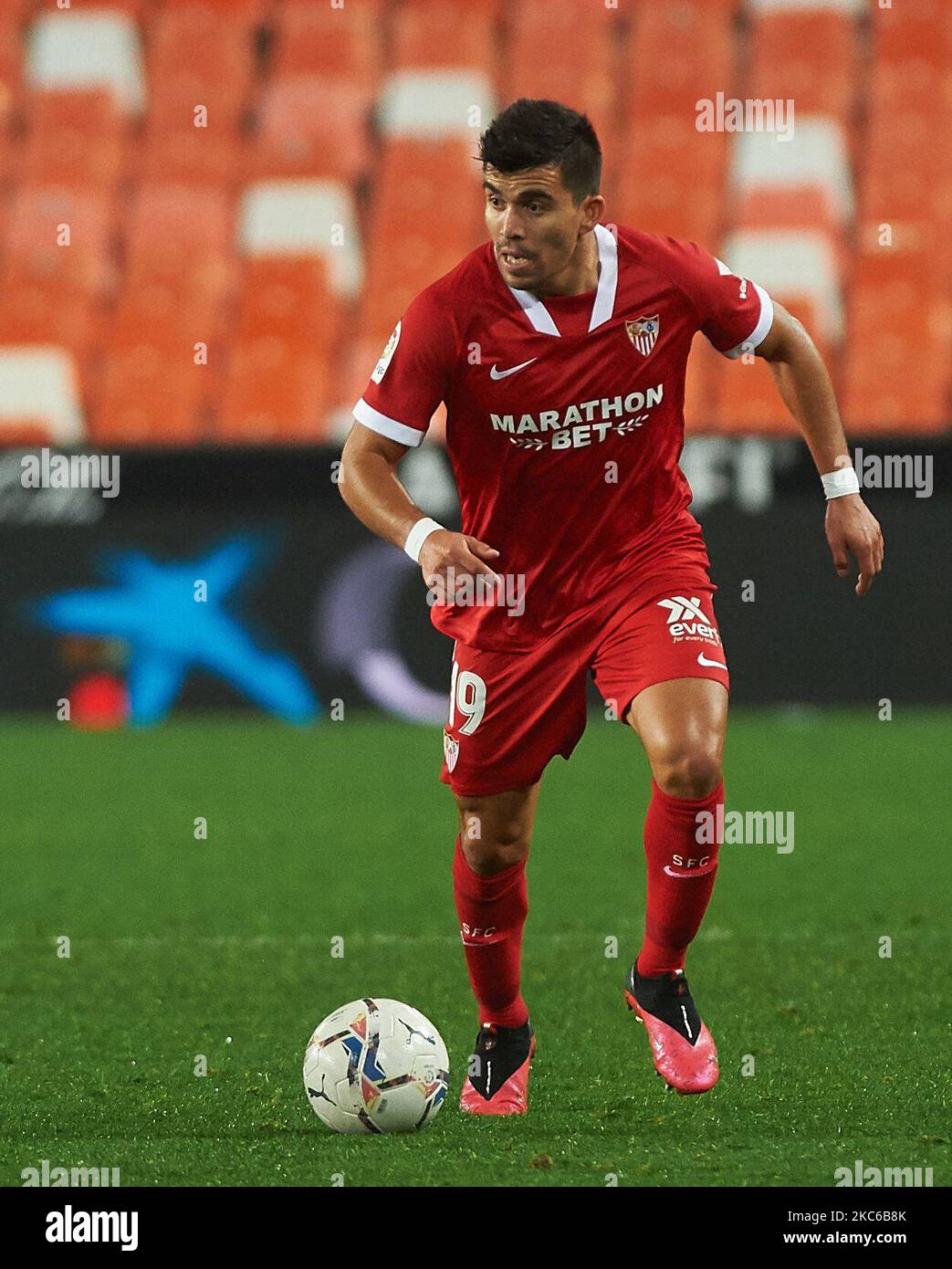 Marcos Javier Acuna aus Sevilla während der La Liga Santander mach zwischen Valencia und Sevilla im Estadio de Mestalla am 22. Dezember 2020 in Valencia, Spanien (Foto: Maria Jose Segovia/NurPhoto) Stockfoto