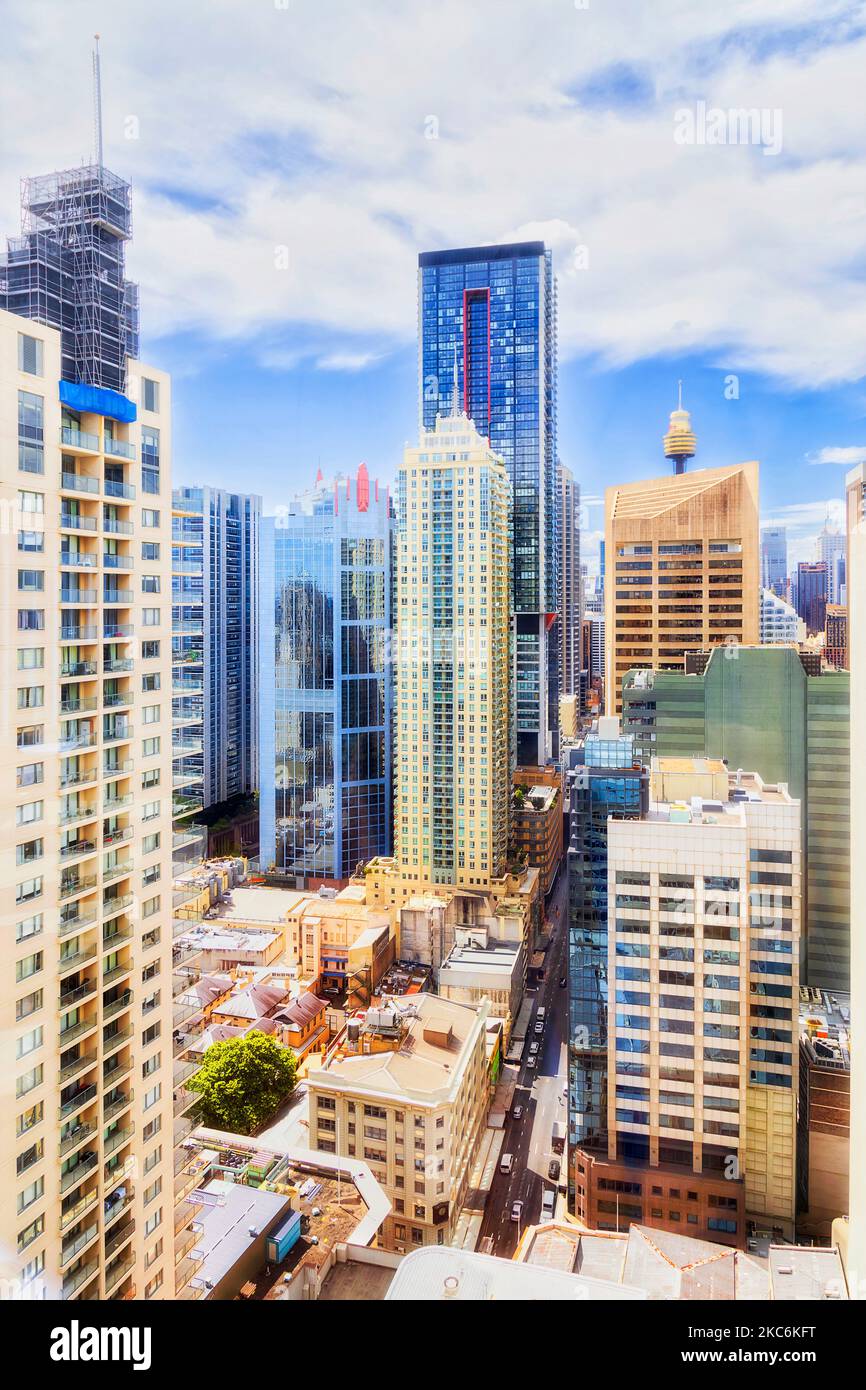 Sydney City CBD Downtown Hochhäuser ragen unter blauem Himmel auf - australische Architektur und Business. Stockfoto