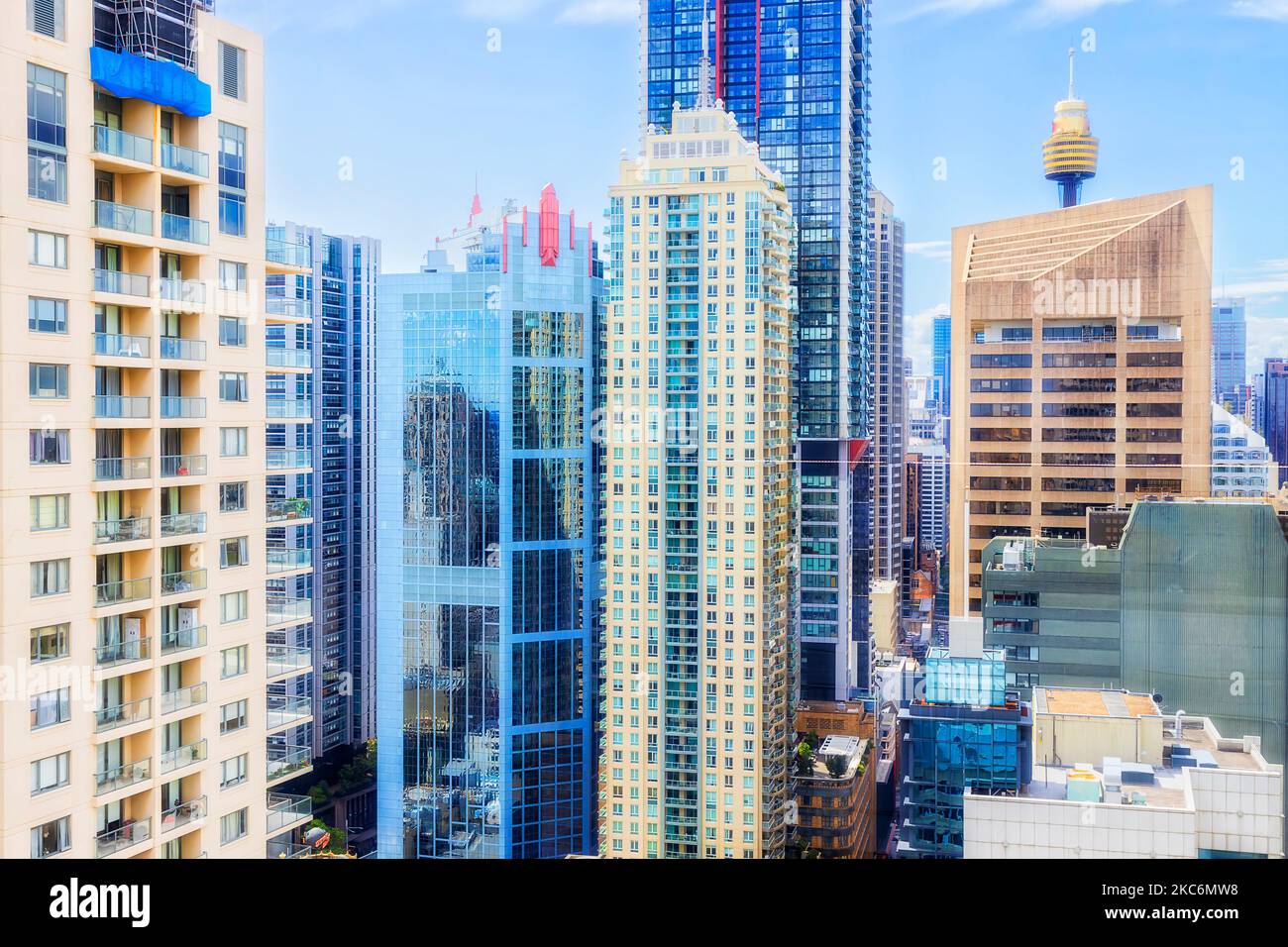 Hochhäuser für Geschäfts- und Wohnhäuser im zentralen geschäftsviertel von Sydney aus der Luft. Stockfoto