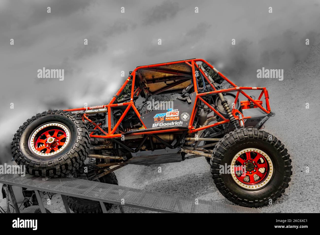 Eine Jeep Rally Barren Plains Tennessee parkte auf einer Metallstraße Stockfoto