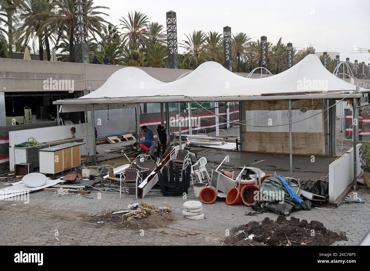 Zustand der Bars und Nachtclubs des Olympischen Hafens nach der Entscheidung des Rates, alle diese Nachtclubs aufgrund der vielen Vorfälle, Nichteinhaltung von Vorschriften und Beschwerden in der Nachbarschaft, am 10.. Januar 2021 in Barcelona dauerhaft zu schließen. (Foto von Joan Valls/Urbanandsport/NurPhoto) Stockfoto