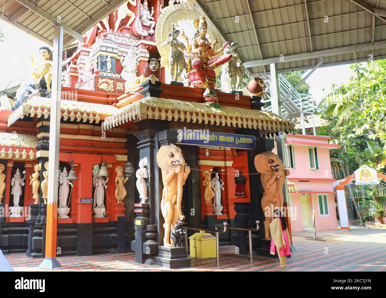 Pazhanchira Devi Tempel in Thiruvananthapuram (Trivandrum), Kerala, Indien. Der Tempel Sree Pazhanchira Devi ist einer der ältesten Tempel. Der Tempel ist fast 700 Jahre alt und ist ein hervorragendes Beispiel für Kerala Vasthu Vidya und Tempelarchitektur. Diese Denkmalstruktur wird unter die Liste der Denkmäler von nationaler Bedeutung platziert. (Foto von Creative Touch Imaging Ltd./NurPhoto) Stockfoto