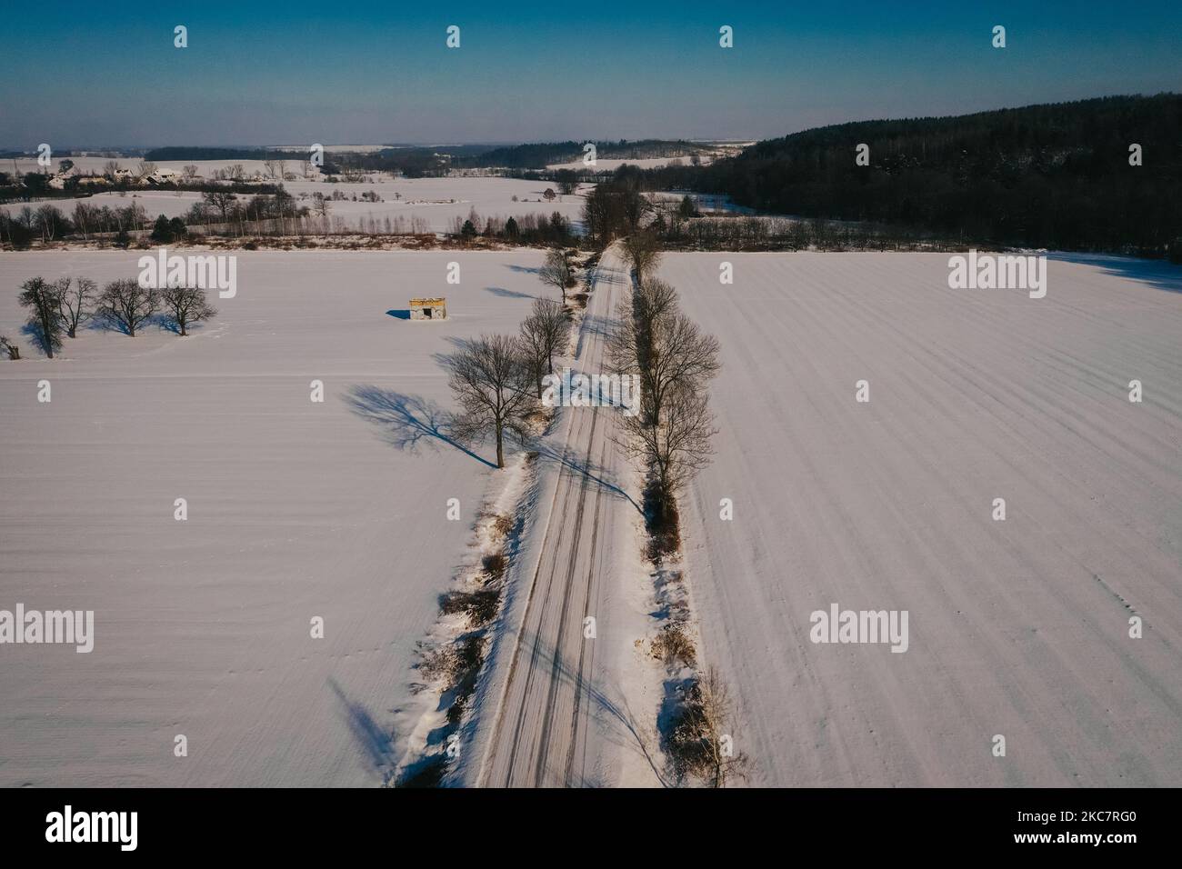 Eine allgemeine Ansicht, die am 18. Januar 2021 in der Stadt Breslau, Polen, mit mehreren Zentimetern Schneedecke bedeckt war. Der Winter in Polen schwächt sich nicht ab. Frost kann bis zu -20 Grad betragen. (Foto von Krzysztof Zatycki/NurPhoto) Stockfoto