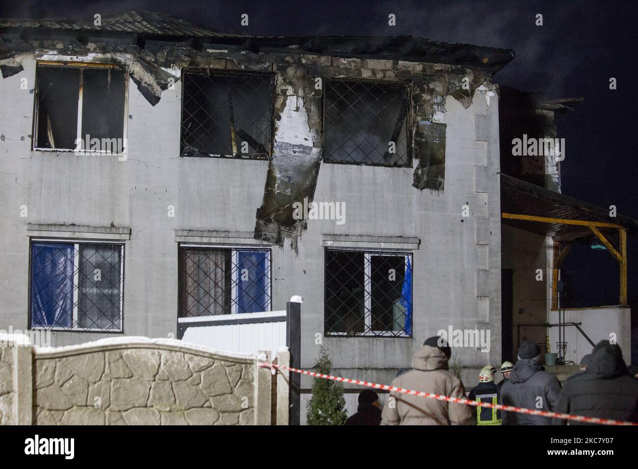 Gebäude nach dem Brand, in Charkiw, Ukraine, am 21. Januar 2021. Ein Brand in einem privaten Pflegeheim in der ukrainischen Stadt Charkiw tötete am Donnerstag 15 Menschen und verletzte fünf weitere, sagten Beamte. (Foto: Pavlo Pachomenko/NurPhoto) Stockfoto