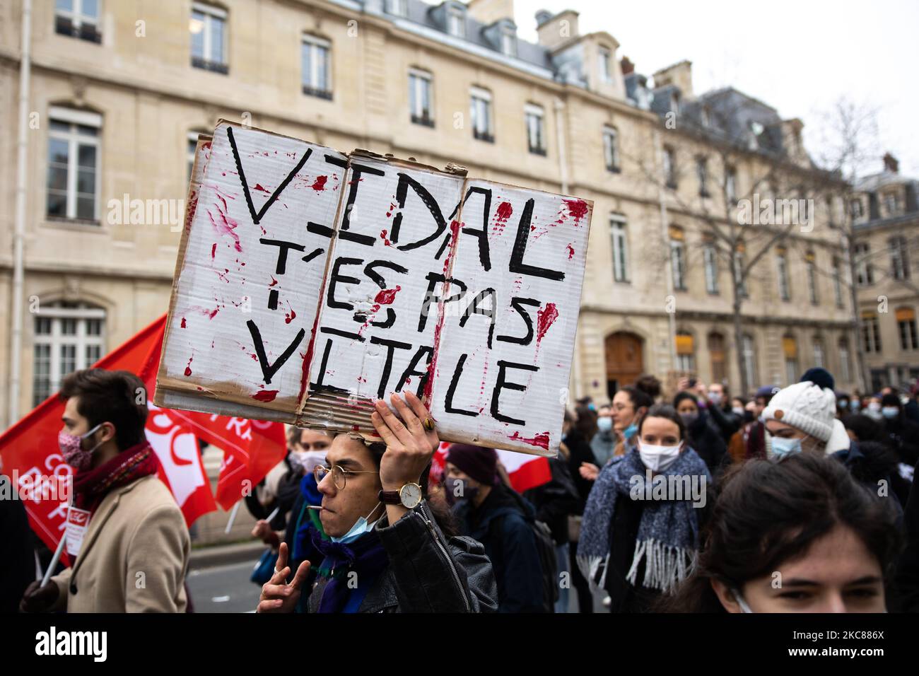 Am 26. Januar 2021 reagierten in Paris mehrere tausend Demonstranten aus dem nationalen Bildungssystem zusammen mit Studenten auf den Streik gegen die Regierungsführung der Covid-19-Krise. (Foto von Jerome Gilles/NurPhoto) Stockfoto