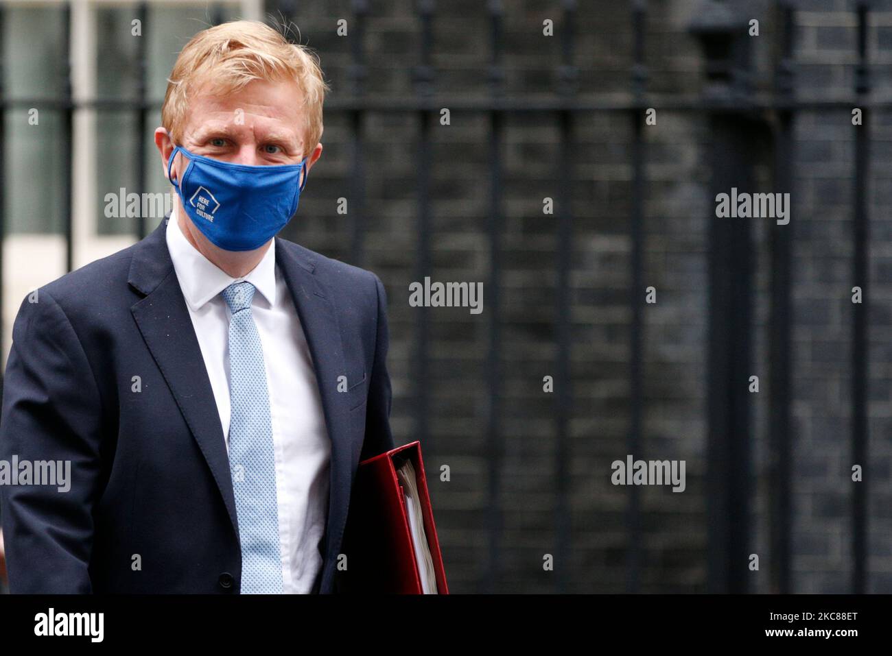 Oliver Dowden, Staatssekretär für Digital, Kultur, Medien und Sport, Abgeordneter der Konservativen Partei für Hertsmere, verlässt am 27. Januar 2021 die Downing Street 10 in London, England. (Foto von David Cliff/NurPhoto) Stockfoto