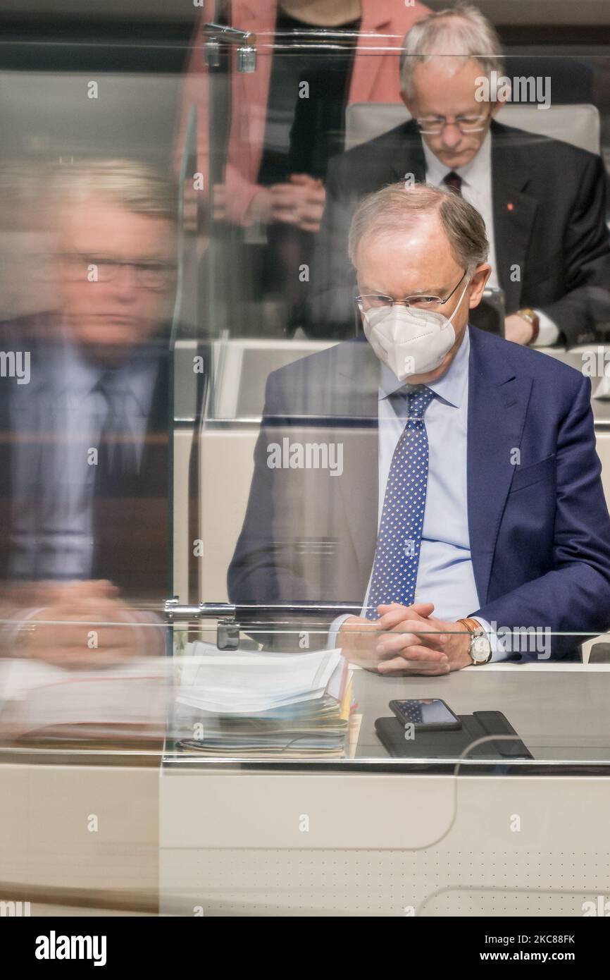 Ministerpräsident von Niedersachsen anlässlich des Gedenkens an den 76.. Jahrestag der Befreiung des Konzentrationslagers Auschwitz am 27. Januar 2021 im Niedersächsischen Landtag in Hannover. (Foto von Peter Niedung/NurPhoto) Stockfoto