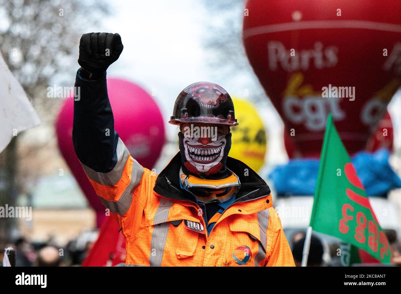 Mitarbeiter von Total in Paris, Frankreich, am 23.. Januar 2021 während einer Demonstration gegen die Entlassungen als Reaktion auf einen Aufruf der Gewerkschaften. (Foto von Jerome Gilles/NurPhoto) Stockfoto