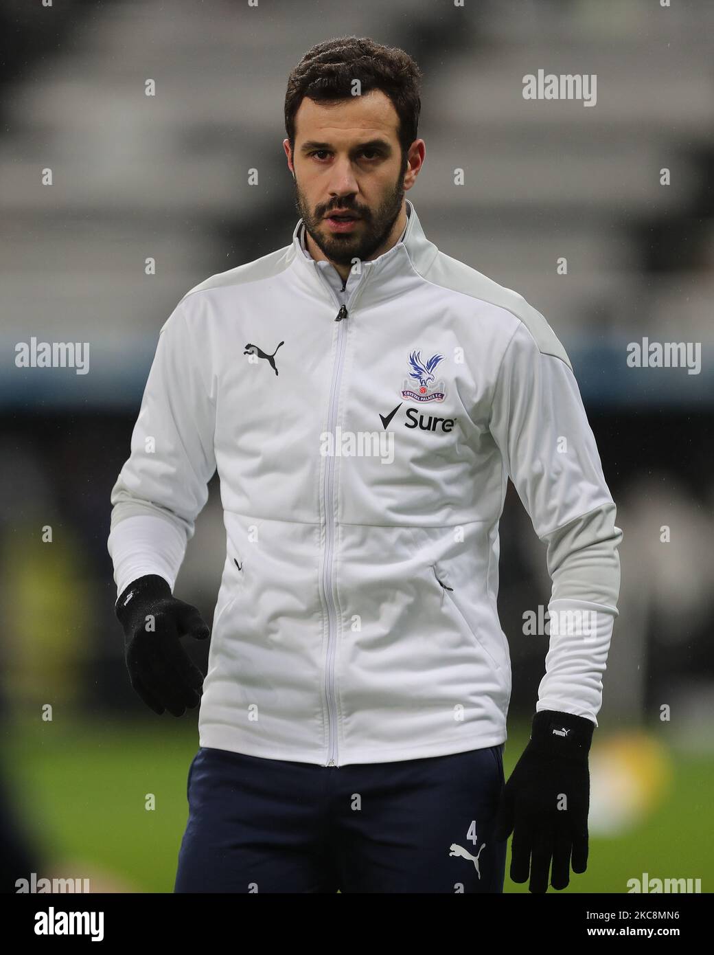 Luka Milivojevic von Crystal Palace erwärmt sich vor dem Premier League-Spiel zwischen Newcastle United und Crystal Palace im St. James's Park, Newcastle am Dienstag, den 2.. Februar 2021. (Foto von Mark Fletcher/MI News/NurPhoto) Stockfoto