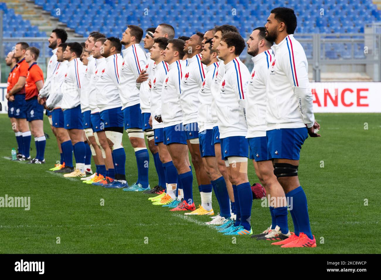 Frankreich-Team bei Nationalhymnen vor dem Guinness Six Nations Rugby Championship-Spiel 2021 zwischen Italien und Frankreich im Olimpic Stadium (Stadio Olimpico) in Rom, Italien, am 6. Februar 2021. Das Spiel wird wegen der Pandemie von Covid19 hinter verschlossenen Türen gespielt. (Foto von Lorenzo Di Cola/NurPhoto) Stockfoto