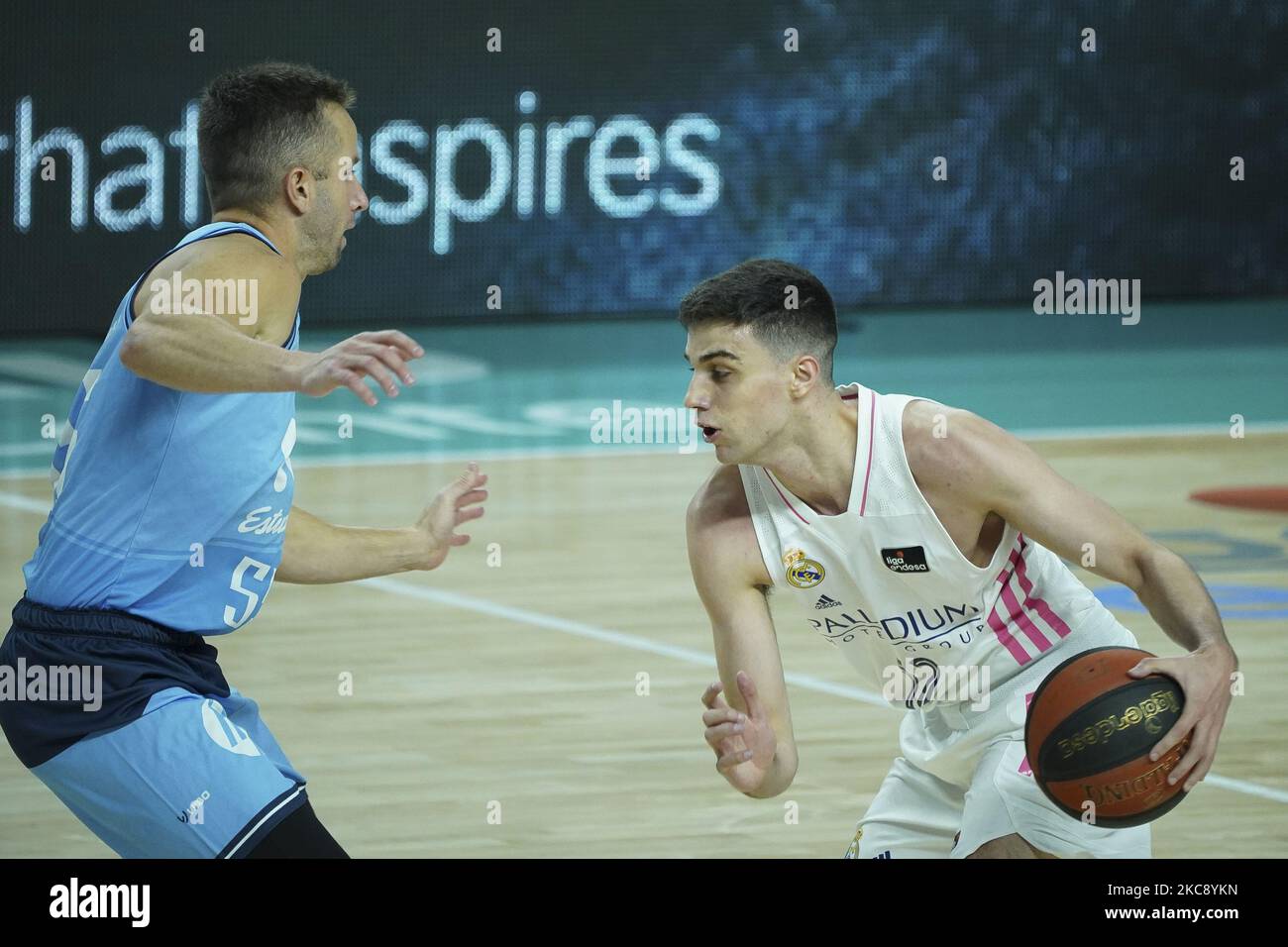 Carlos Alocn von Real Madrid während des Spiels der ACB Basketball League zwischen Movistar Estudiantes und Real Madrid spielte dies am 7. Februar 2021 im Wizink Center in Madrid, Spanien. (Foto von Oscar Gonzalez/NurPhoto) Stockfoto