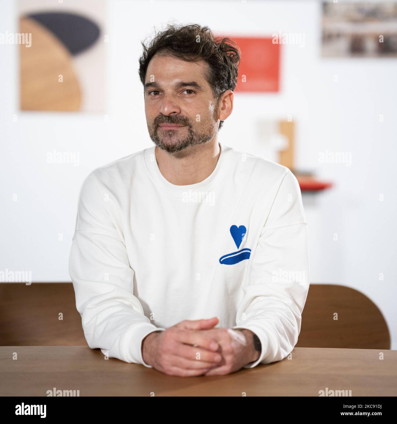 Der spanische Designer Jaime Hayon posiert während der Porträtsitzung am 9. Februar 2021 in Madrid, Spanien. (Foto von Oscar Gonzalez/NurPhoto) Stockfoto
