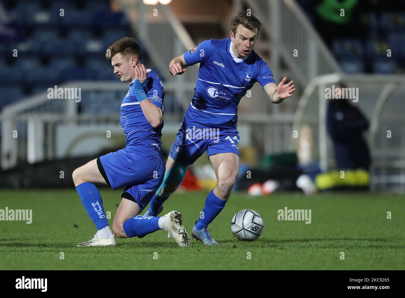 Hartlepool United's Rhys Oates und Mark Shelton beim Vanarama National League-Spiel zwischen Hartlepool United und Solihull Moors am Dienstag, den 9.. Februar 2021, im Victoria Park, Hartlepool. (Foto von Mark Fletcher/MI News/NurPhoto) Stockfoto