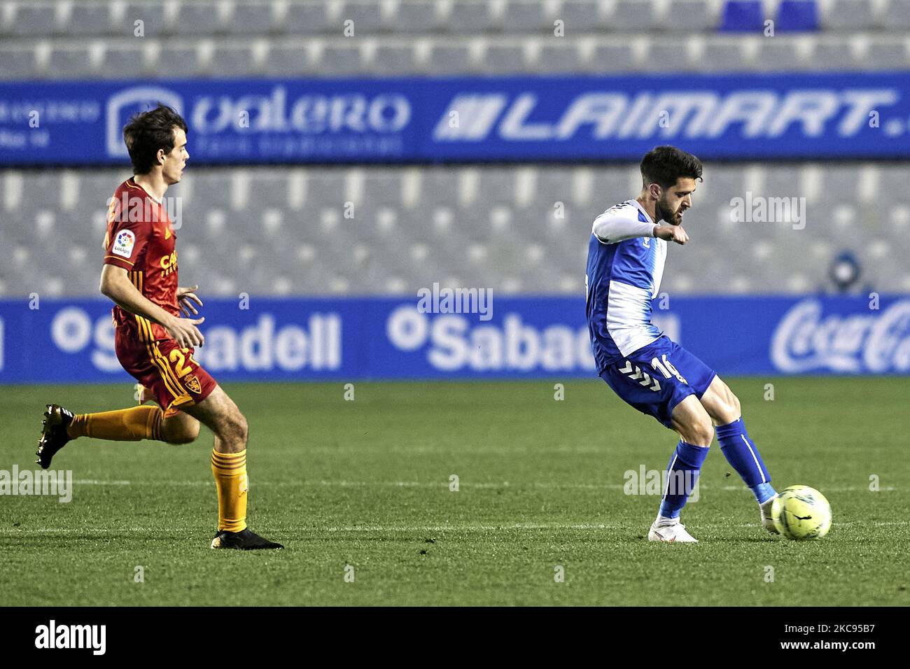 Xavi Boniquet von CE Sabadell während des Liga SmartBank Spiels zwischen CE Sabadell und Real Zaragoza im Estadi Nova Creu Alta in Sabadell, Spanien. (Foto von Gerard Franco/DAX Images/NurPhoto) Stockfoto