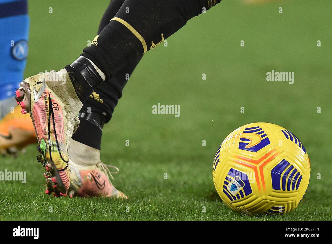 Cristiano Ronaldo von Juventus FC Stiefel während des Serie-A-Spiels zwischen SSC Napoli und Juventus FC im Stadio Diego Armando Maradona Neapel Italien am 13. Februar 2021. (Foto von Franco Romano/NurPhoto) Stockfoto