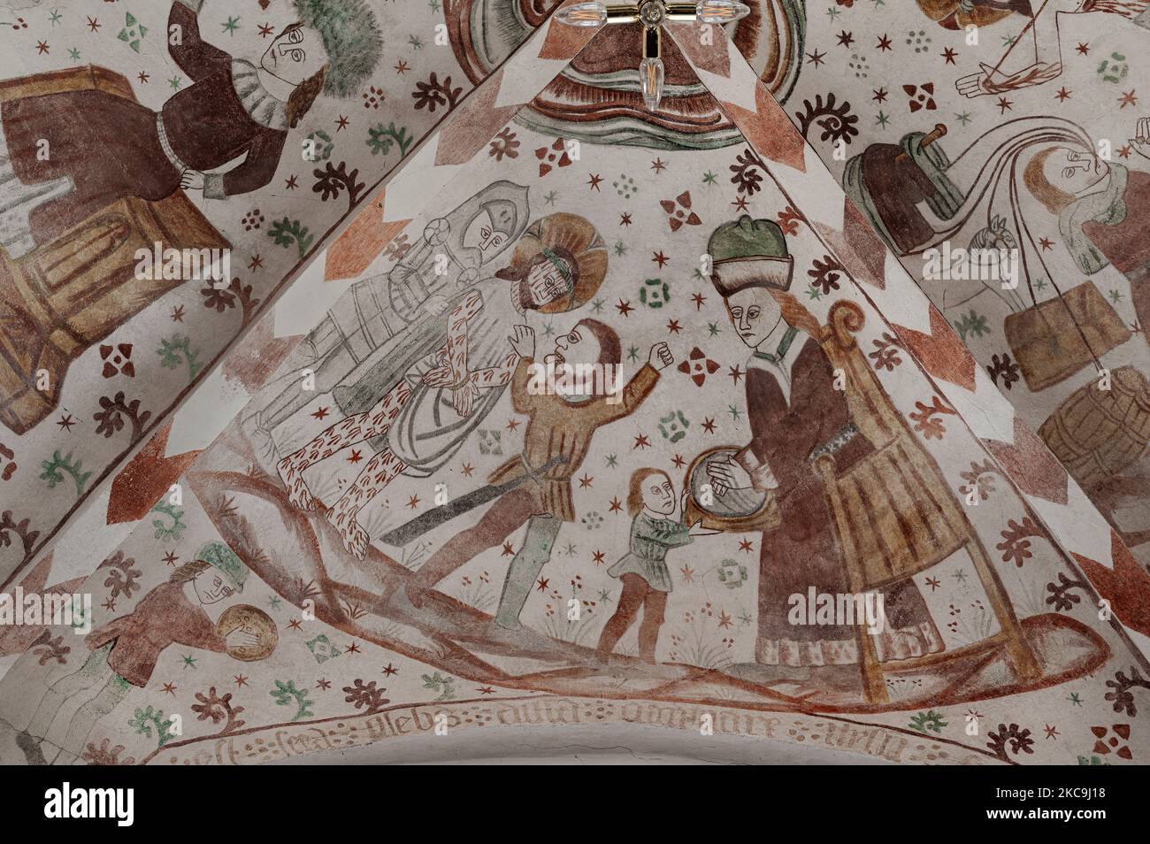 Jesus am Pilatus-Hof im Prätorium, ein 500 Jahre altes Fresko in der Fanefjord-Kirche, Dänemark, 10. Oktober 2022 Stockfoto
