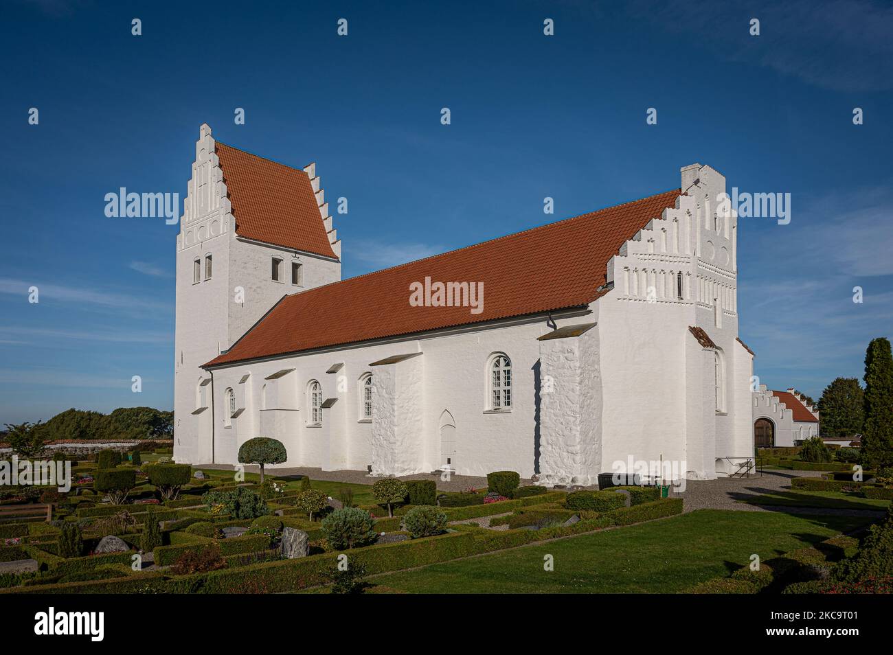 Fanefjord-Kirche, dekoriert mit Wandmalereien auf Kalkbasis des Meisters der Elmelunde aus der Zeit um 1500, Fanefjord-Kirche, Dänemark, 10. Oktober 2022 Stockfoto
