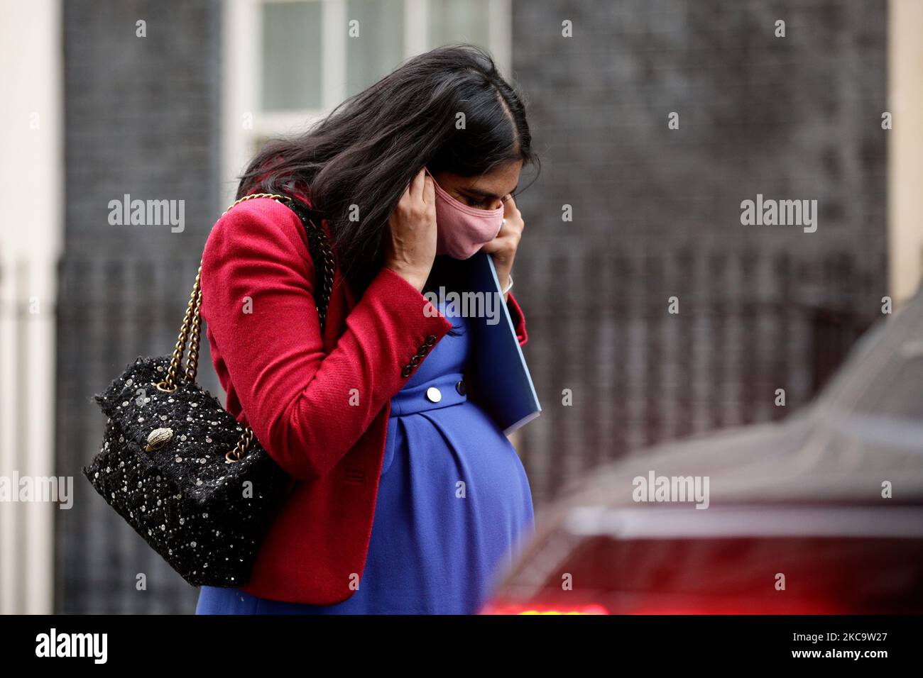 Die Generalanwältin Suella Braverman, Abgeordnete der Konservativen Partei für Fareham, verlässt am 23. Februar 2021 die Downing Street 10 in London, England. (Foto von David Cliff/NurPhoto) Stockfoto