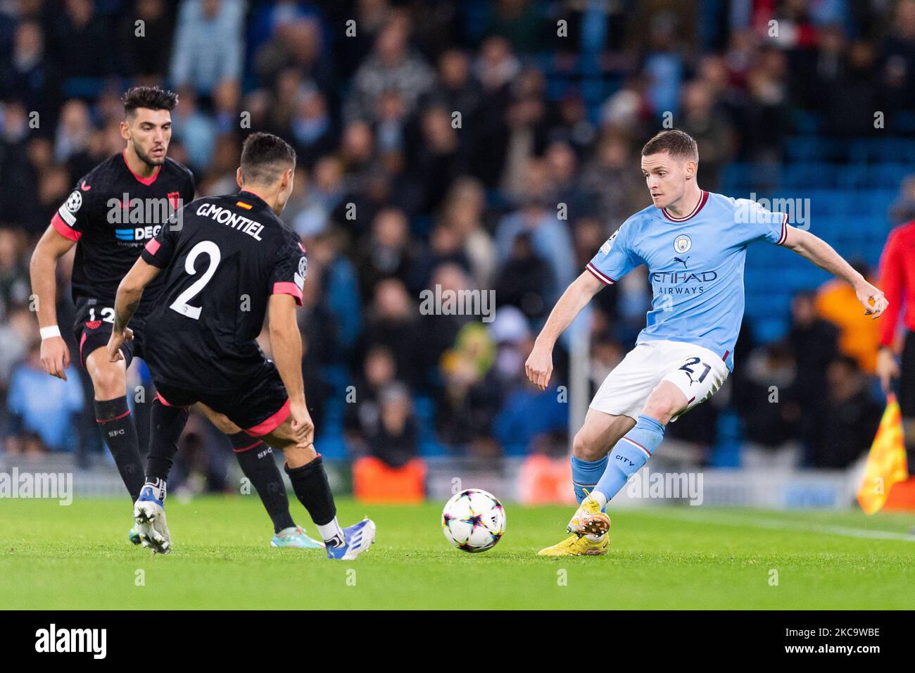 Manchester, Großbritannien. 2.. November 2022. Sergio Gómez von Manchester City in Aktion während des UEFA Champions League Fußballspiels (Gruppe G - Matchday 6 of 6) zwischen Manchester City und dem FC Sevilla im Etihad Stadium in Manchester, England. (Will Palmer/SPP) Quelle: SPP Sport Press Foto. /Alamy Live News Stockfoto