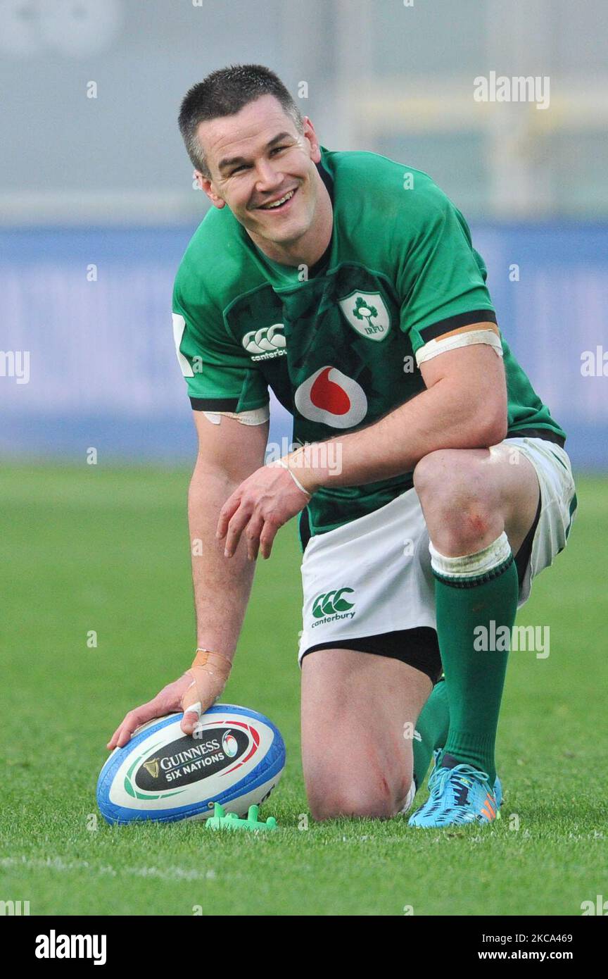 Die Nummer 10 und der irische Kapitän Jonathan Sexton lachten während des Guinness Six Nations Rugby Championship-Spiels 2021 zwischen Italien und Irland im Olimpic Stadium (Stadio Olimpico) in Rom, Italien, am 27. Februar 2021. Das Spiel wird wegen der Pandemie von Covid19 hinter verschlossenen Türen gespielt. (Foto von Lorenzo Di Cola/NurPhoto) Stockfoto