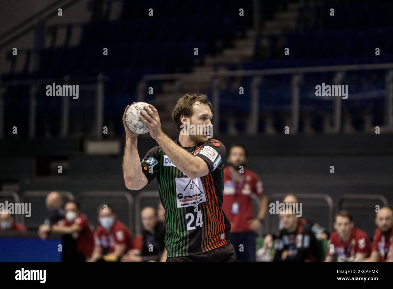 Christian O´Sullivan vom SC Magdeburg kontrolliert den Ball beim LIQUI MOLY Handball-Bundesliga-Spiel zwischen SC Magdeburg und HSC 2000 Coburg in der GETEC-Arena am 07. März 2021 in Magdeburg. (Foto von Peter Niedung/NurPhoto) Stockfoto
