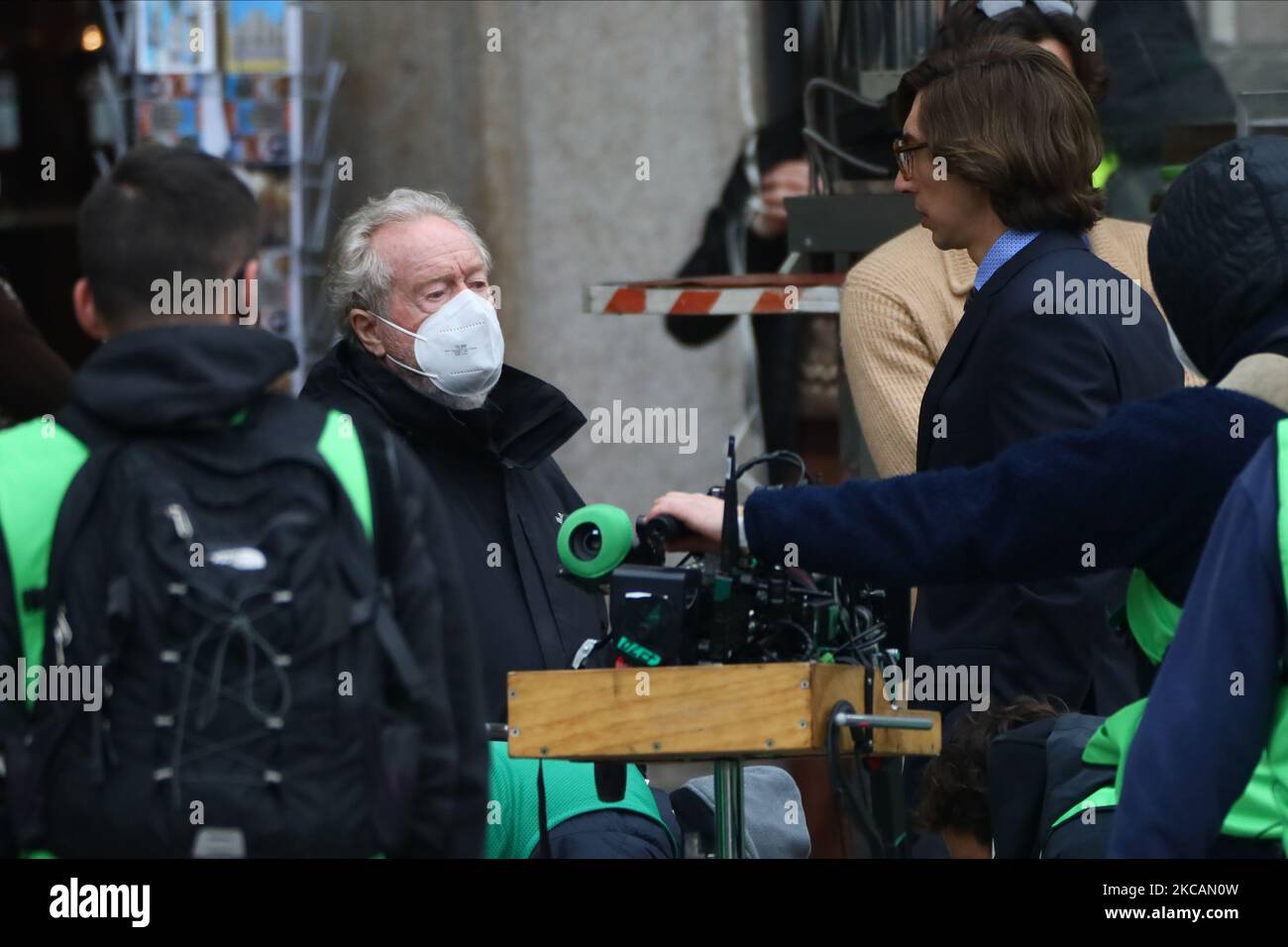 Ridley Scott und Adam Driver werden am 11. März 2021 in Mailand gesehen, als sie ‘House of Gucci’ drehten. (Foto von Mairo Cinquetti/NurPhoto) Stockfoto