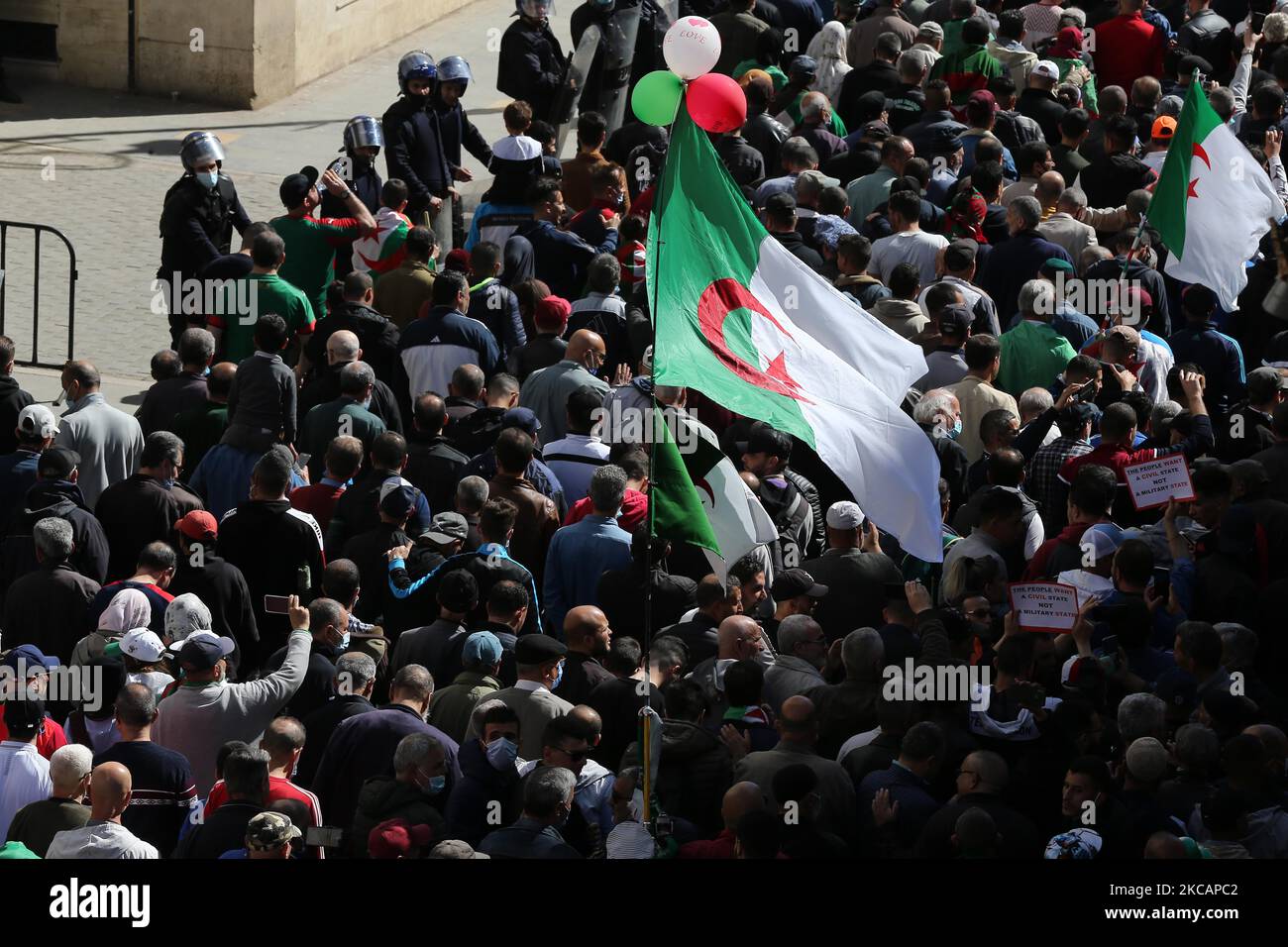 Protestbewegung während einer Demonstration, die zu einem politischen Wandel aufruft, in Algier, Algerien, 12. März 2021 Fotos von Biltel Bensalem / APP (Foto by APP/NurPhoto) Stockfoto