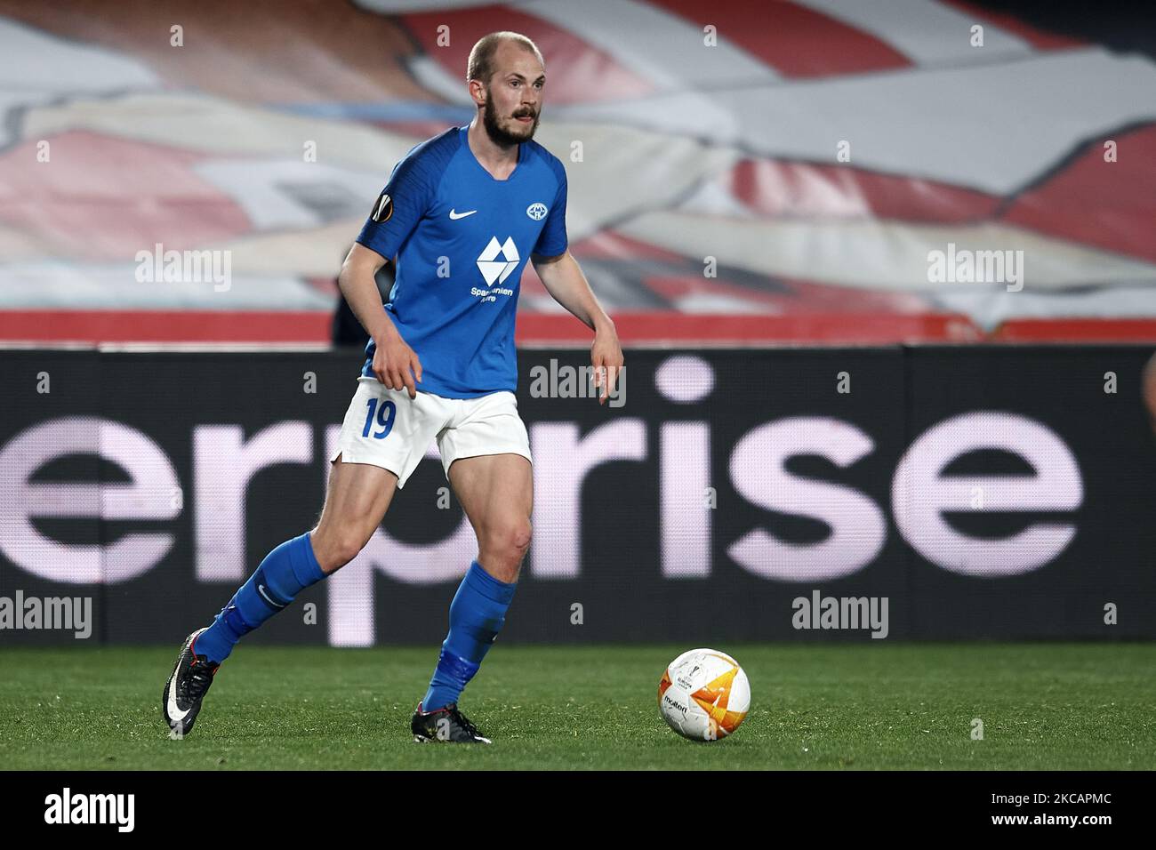 Eirik Hestad von Molde in Aktion während des UEFA Europa League Round of 16 First Leg Match zwischen Granada und Molde im Estadio Nuevo Los Carmenes am 11. März 2021 in Granada, Spanien. Sportstadien in ganz Europa unterliegen aufgrund der Coronavirus-Pandemie weiterhin strengen Beschränkungen, da staatliche Gesetze zur sozialen Distanzierung Fans in Veranstaltungsorten verbieten, was dazu führt, dass Spiele hinter verschlossenen Türen gespielt werden. (Foto von Jose Breton/Pics Action/NurPhoto) Stockfoto