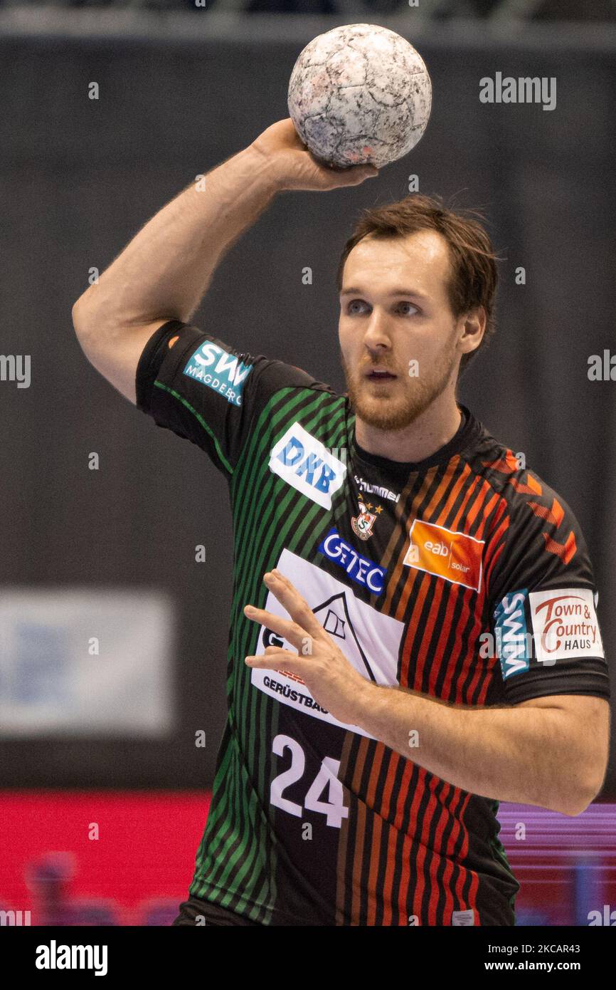 Christian O´Sullivan vom SC Magdeburg kontrolliert den Ball beim LIQUI MOLY Handball-Bundesliga-Spiel zwischen SC Magdeburg und HSC 2000 Coburg in der GETEC-Arena am 07. März 2021 in Magdeburg. (Foto von Peter Niedung/NurPhoto) Stockfoto