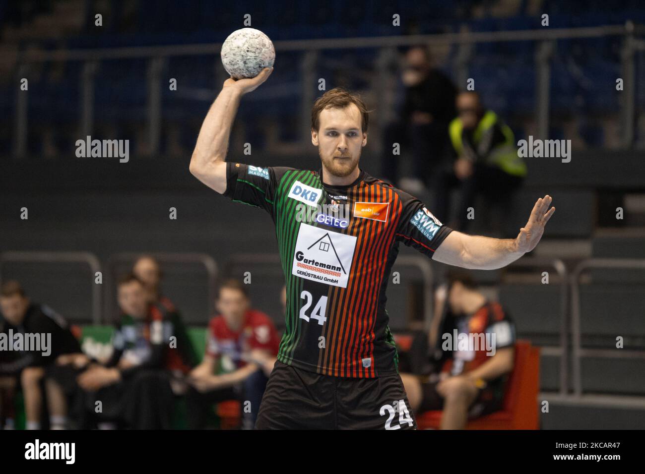 Christian O´Sullivan vom SC Magdeburg kontrolliert den Ball beim LIQUI MOLY Handball-Bundesliga-Spiel zwischen SC Magdeburg und HSC 2000 Coburg in der GETEC-Arena am 07. März 2021 in Magdeburg. (Foto von Peter Niedung/NurPhoto) Stockfoto