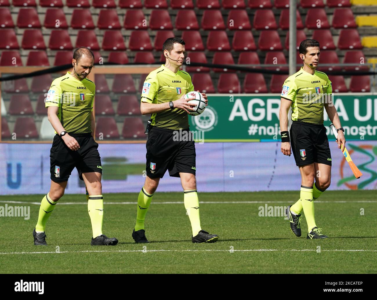 Davide Ghersini, Schiedsrichter, während des Spiels der Serie B zwischen Reggina 1914 und AC Monza am 13. März 2021 im Stadion „Oreste Granillo“ in Reggio Calabria, Italien (Foto: Gabriele Maricchiolo/NurPhoto) Stockfoto