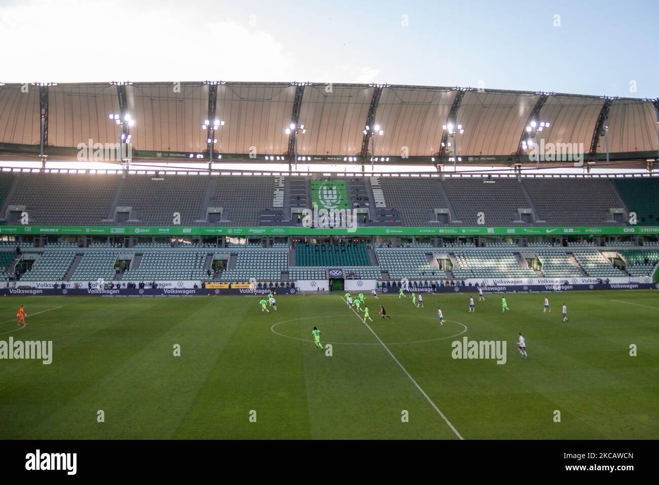 Ein Blick ins Stadion während des Bundesliga-Spiels zwischen dem VfL Wolfsburg und dem FC Schalke 04 in der Volkswagen Arena am 13. März 2021 in Wolfsburg. (Foto von Peter Niedung/NurPhoto) Stockfoto