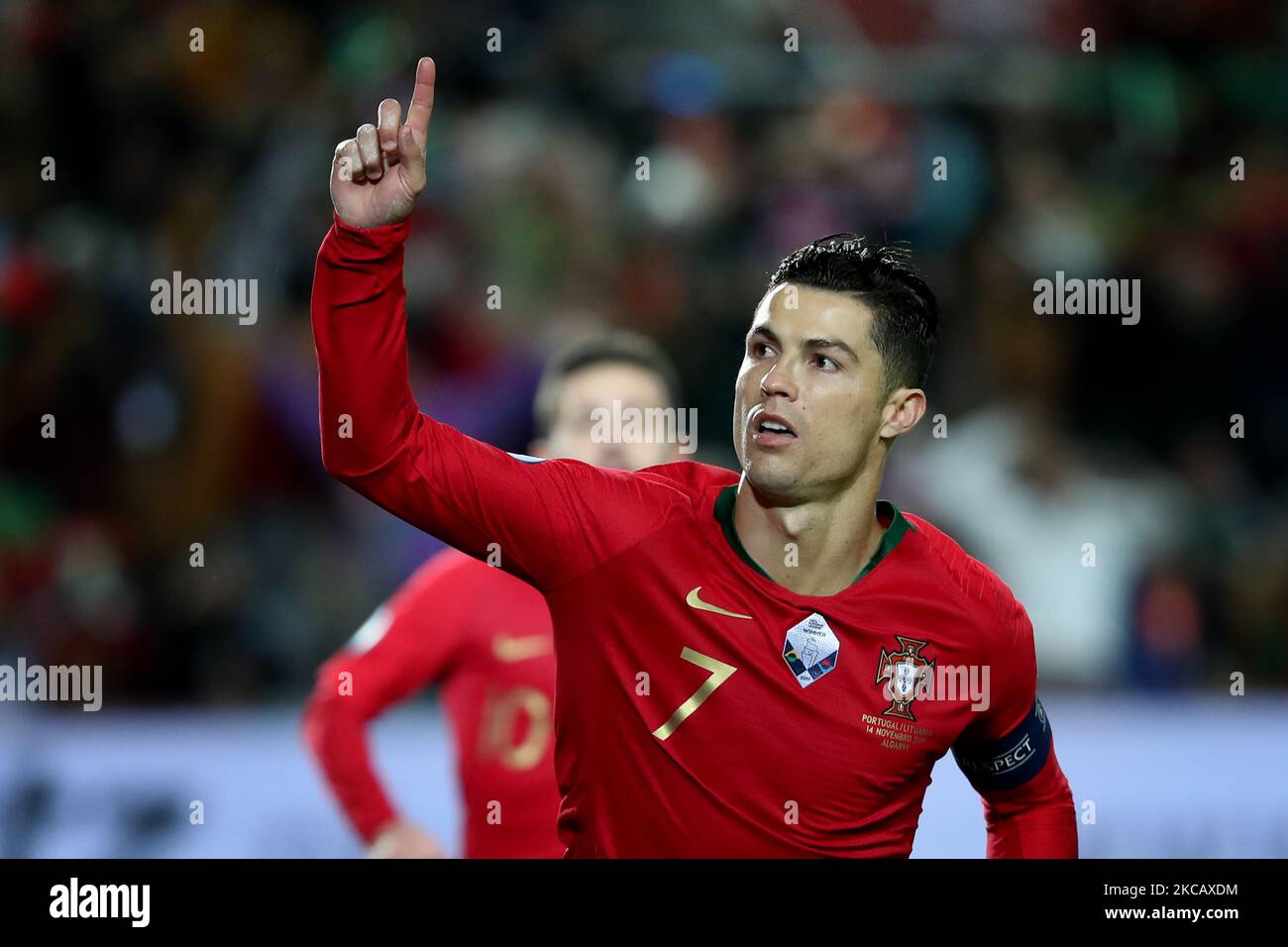 (Bild der Datei) Portugals und Juventus-Fußballstar Cristiano Ronaldo gewinnt den „World Top Scorer“-Preis von Pele mit Social Media-Post, nachdem er am 14. März 2021 einen Hattrick gegen Cagliari bei einem Sieg von 3-1 erzielt hatte, um seine Karriere auf 770 Tore zu bringen. Die brasilianische Legende Pele hat in seiner Karriere offiziell 757 Tore geschossen, aber sein umstrittener Rekord liegt bei 767. Ronaldo hat diese Bilanz nun überholt und PELE hat ihm gratuliert. (Foto von Pedro FiÃºza/NurPhoto) Stockfoto