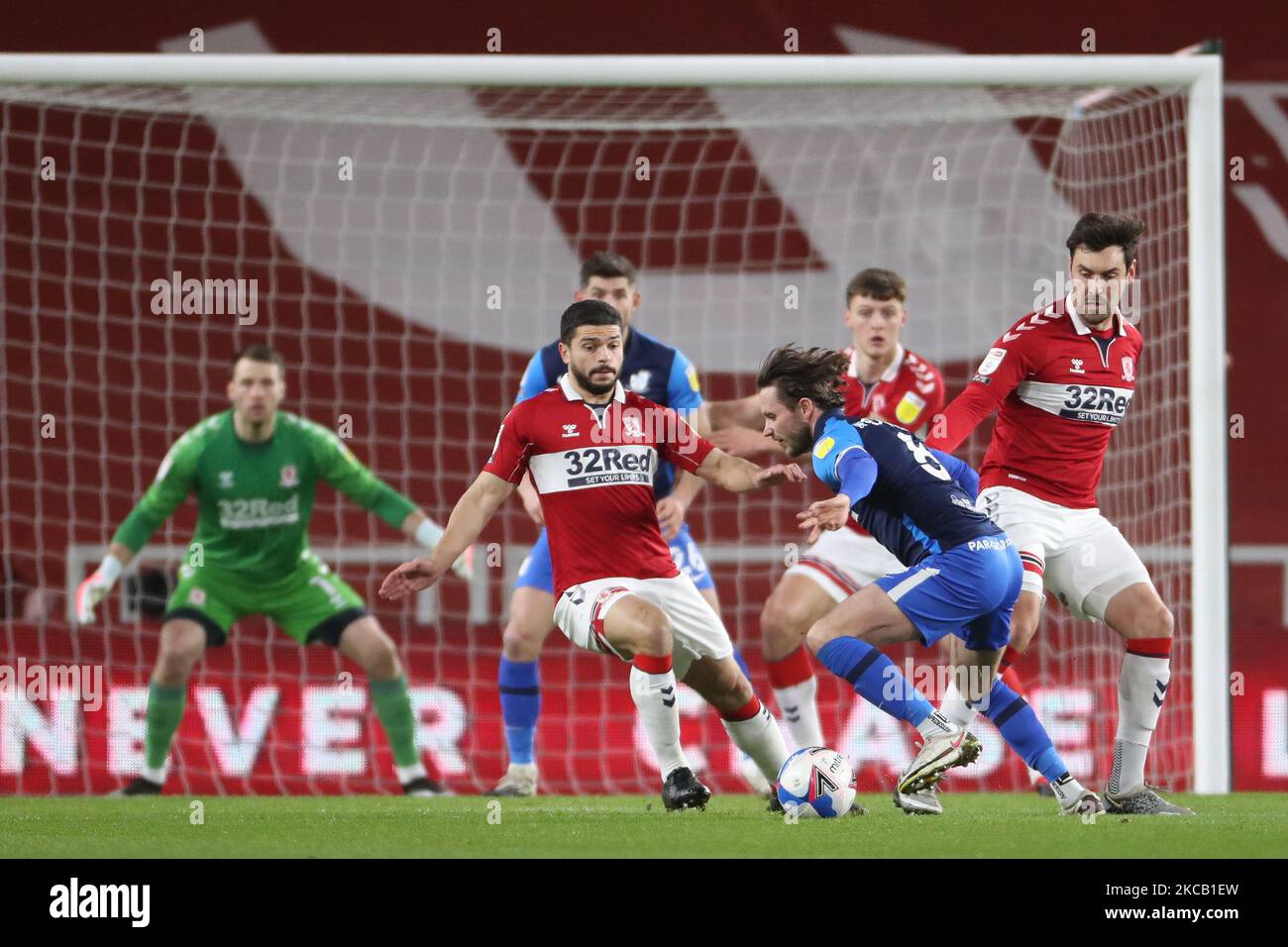 Alan Browne von Preston North End bringt Sam Morsy und Grant Hall von Middlesbrough während des Sky Bet Championship-Spiels zwischen Middlesbrough und Preston North End am Dienstag, dem 16.. März 2021, im Riverside Stadium in Middlesbrough unter Druck. (Foto von Mark Fletcher/MI News/NurPhoto) Stockfoto