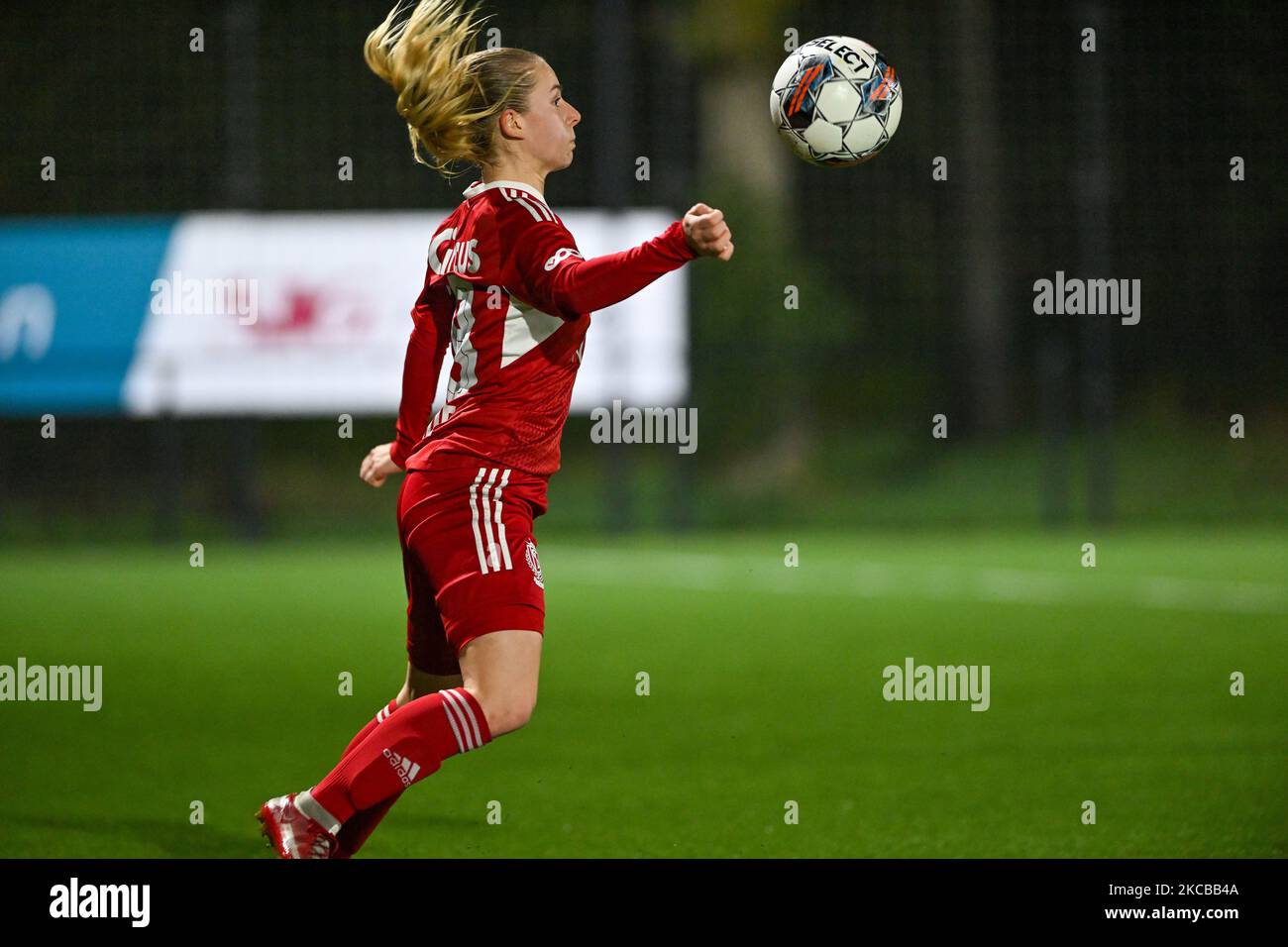 Charlotte Catinus (18) von Standard, abgebildet während eines weiblichen Fußballspiels zwischen Sporting Charleroi und Standard Femina de Liege am Spieltag 10. der Saison 2022 - 2023 der Belgischen Lotto Womens Super League , freitag, 4. November 2022 in Marcinelle , Belgien . FOTO SPORTPIX | DAVID CATRY Stockfoto