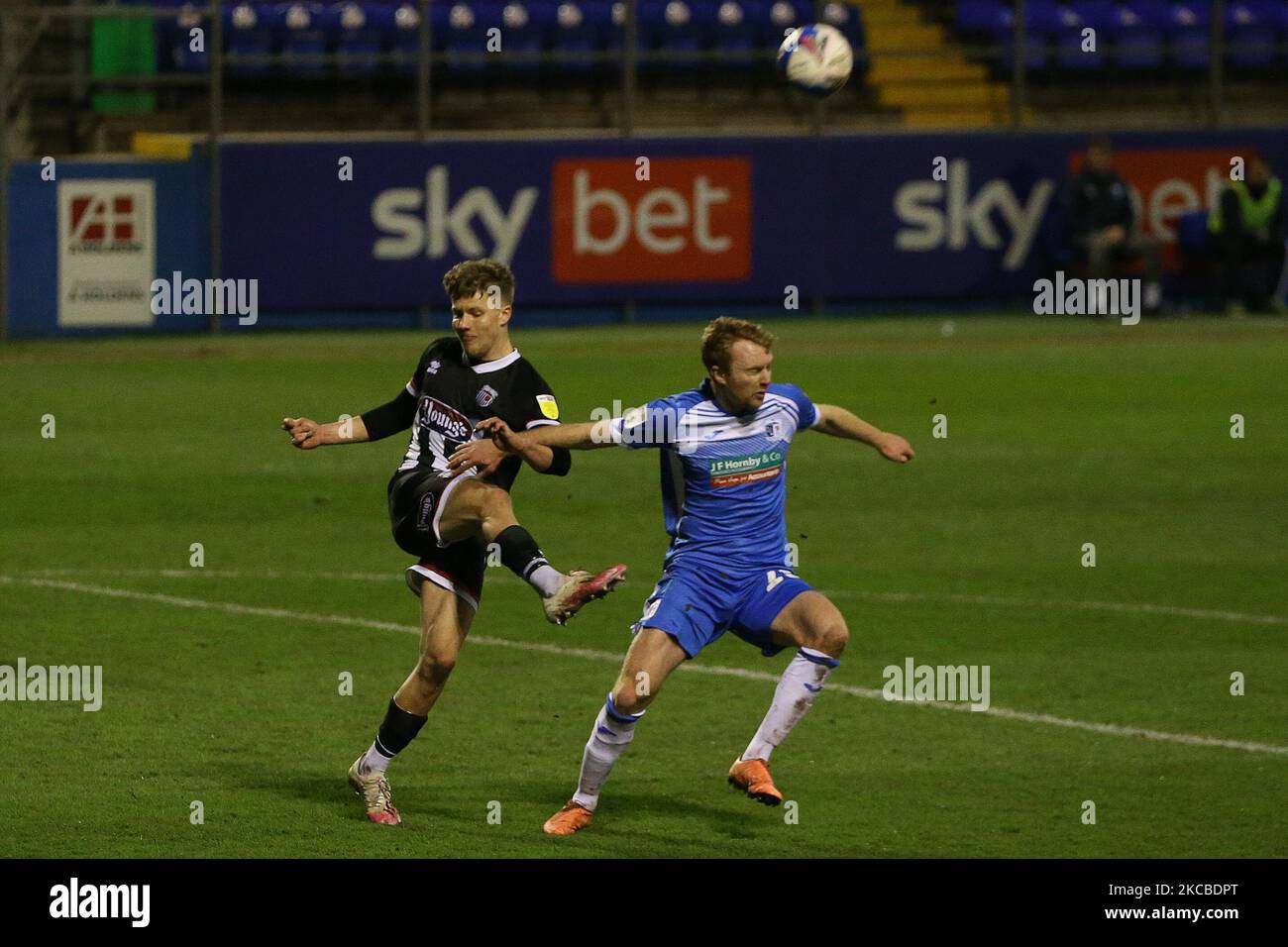 Luke Spokes und Chris Taylor von Grimsby Town während des Sky Bet League 2-Spiels zwischen Barrow und Grimsby Town in der Holker Street, Barrow-in-Furness am Dienstag, den 23.. März 2021. (Foto von Mark Fletcher/MI News/NurPhoto) Stockfoto