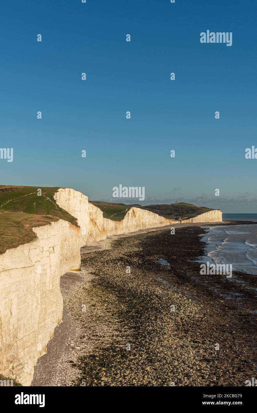 Der Strand von Birling Gap, unter den Seven Sisters Cliffs auf den South Downs bei Eastbourne in East Sussex, England, Großbritannien Stockfoto