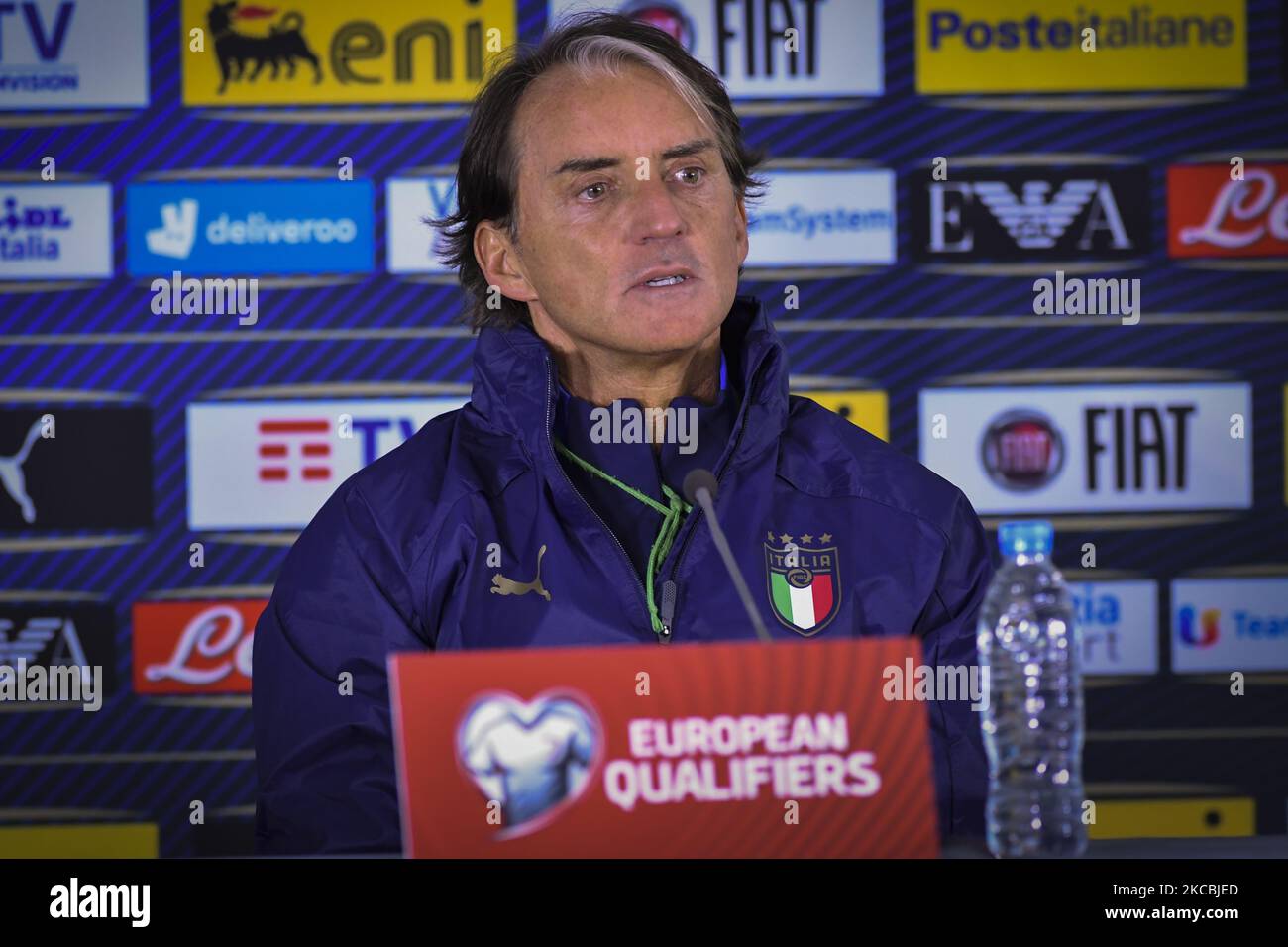 Der Cheftrainer der italienischen Fußballnationalmannschaft Roberto Mancini nimmt am 27. März 2021 an einer Pressekonferenz in Sofia, Bulgarien, Teil. Italien wird Bulgarien beim Fußballspiel der Qualifikationsgruppe C der FIFA-Weltmeisterschaft 2022 am 28. März 2021 gegenüberstehen (Foto: Georgi Paleykov/NurPhoto) Stockfoto