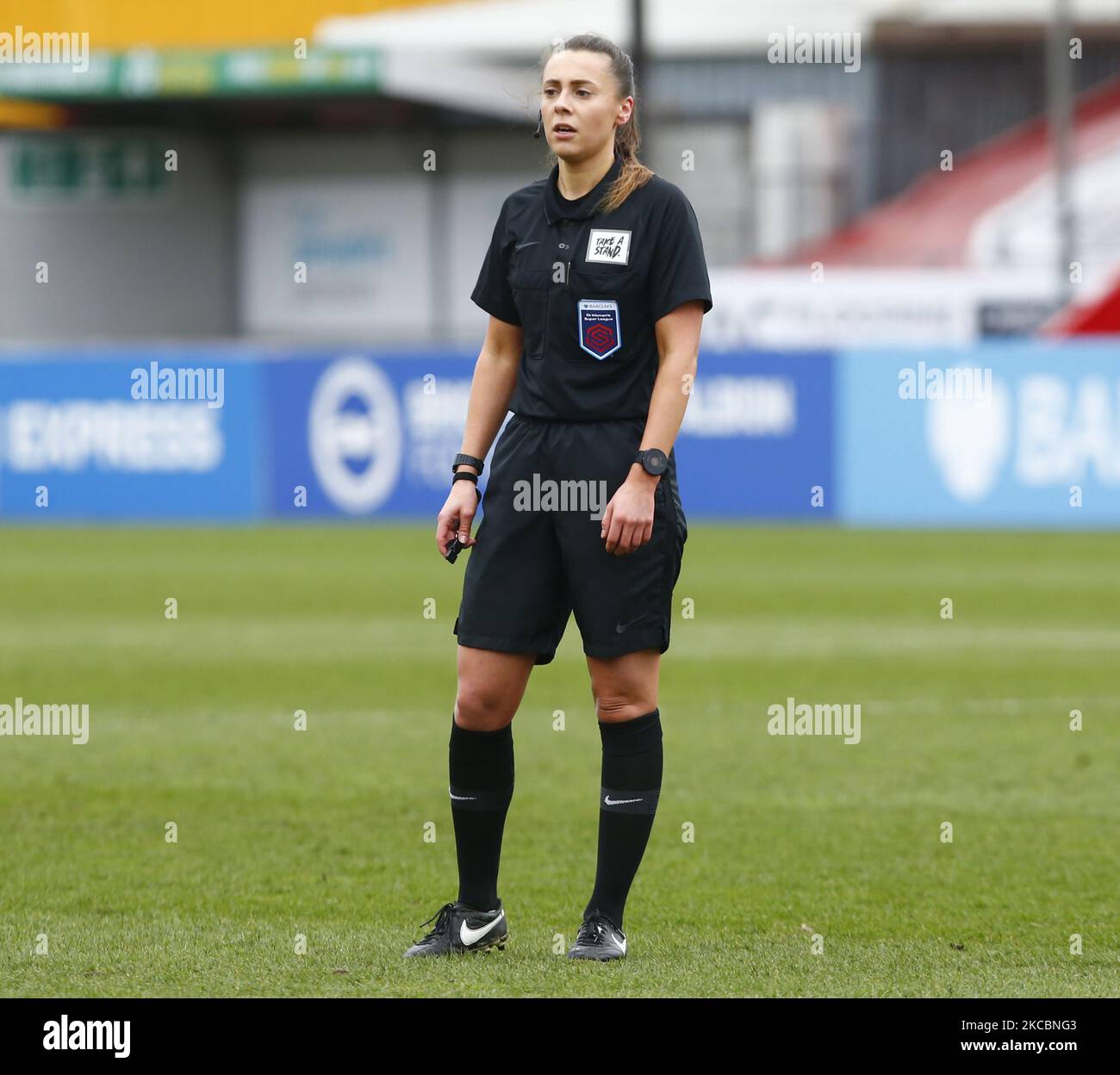 Schiedsrichter: Cristiana Hattersley beim Barclays FA Women Super League Spiel zwischen Brighton und Hove Albion Women und Everton Women im People's Pension Stadium am 28. März 2021 in Crawley, England (Foto by Action Foto Sport/NurPhoto) Stockfoto