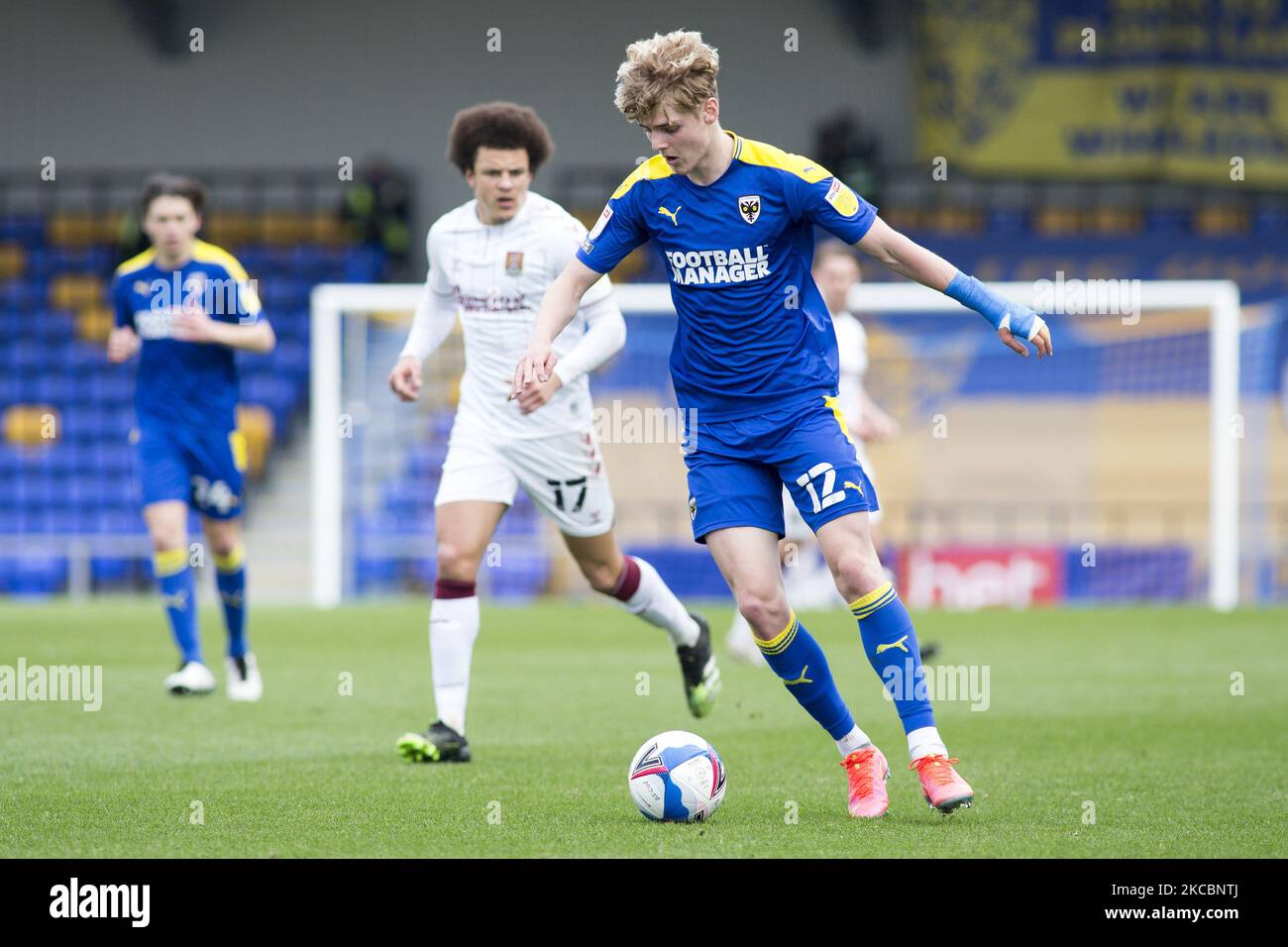 Jack Rudoni vom AFC Wimbledon kontrolliert den Ball während des Spiels der Sky Bet League 1 zwischen AFC Wimbledon und Northampton Town am 27.. März 2021 in der Plough Lane, Wimbledon, England. (Foto von Federico Maranesi/MI News/NurPhoto) Stockfoto