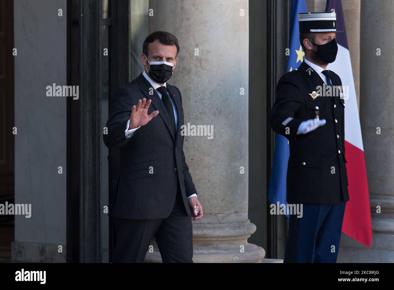 Der Präsident der Französischen Republik Emmanuel Macron erwartet die Ankunft von Nechirvan Barzani, Präsident der Autonomen Region Irakisch-Kurdistan, am 30. März 2021 im Elysée-Palast in Paris. (Foto von Andrea Savorani Neri/NurPhoto) Stockfoto