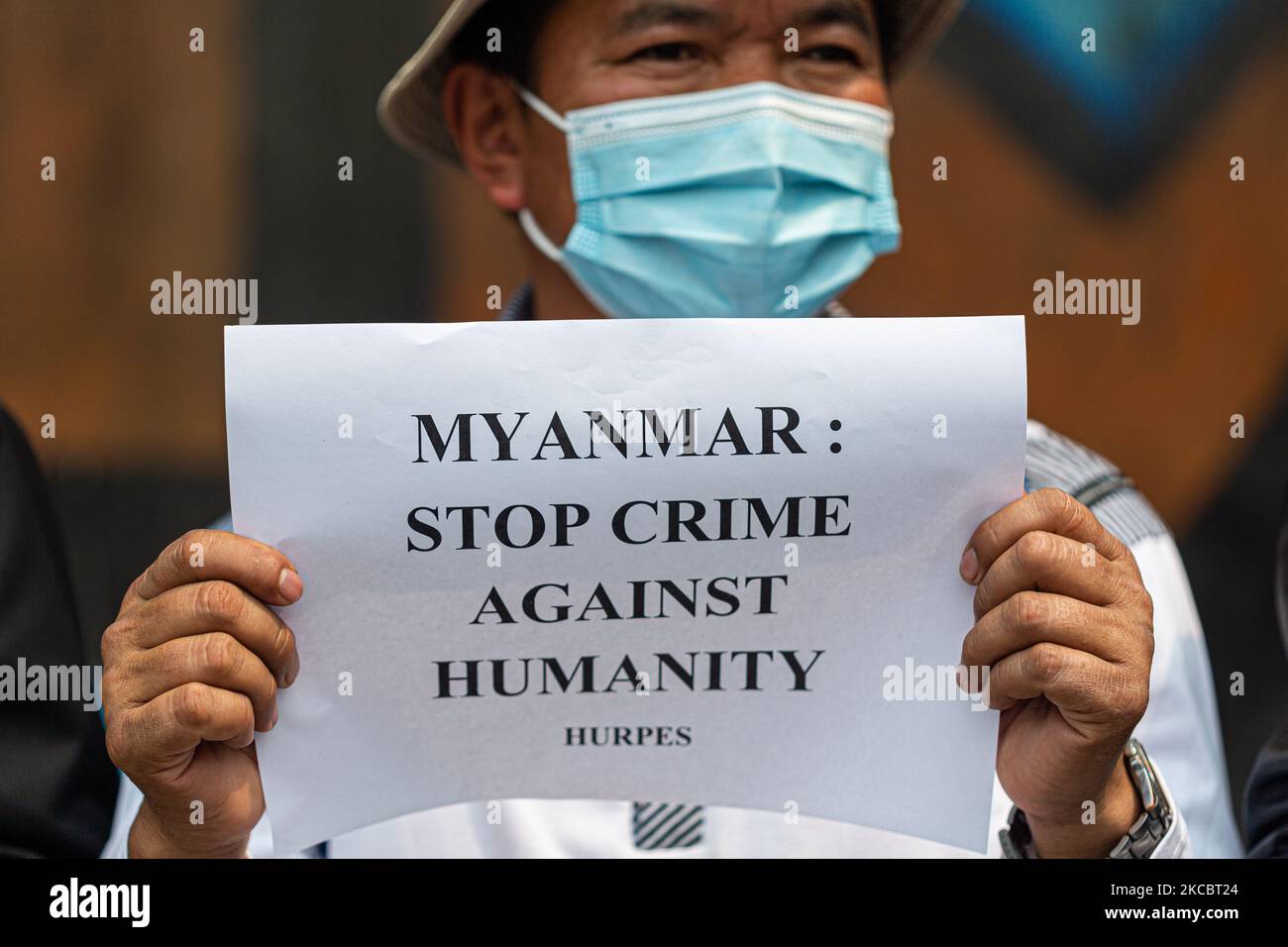 Aktivisten der Human Rights and Peace Society protestieren am Dienstag, den 30. März 2021, vor dem Haus der Vereinten Nationen in Pulchowk, Nepal, gegen den Militärputsch in Myanmar. (Foto von Rojan Shrestha/NurPhoto) Stockfoto