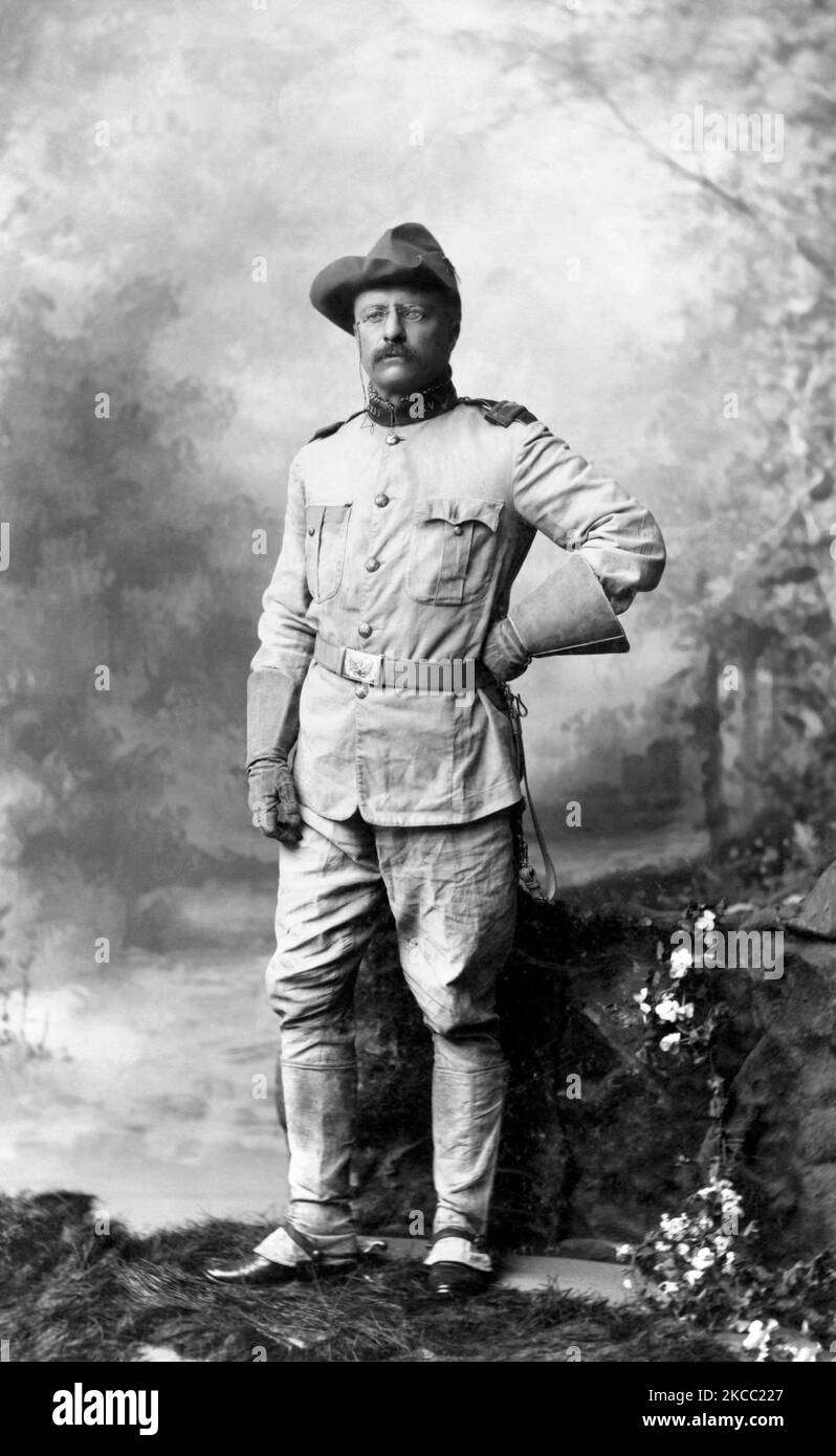 Colonel Theodore Roosevelt posiert in Rough Rider Uniform, 1898. Stockfoto