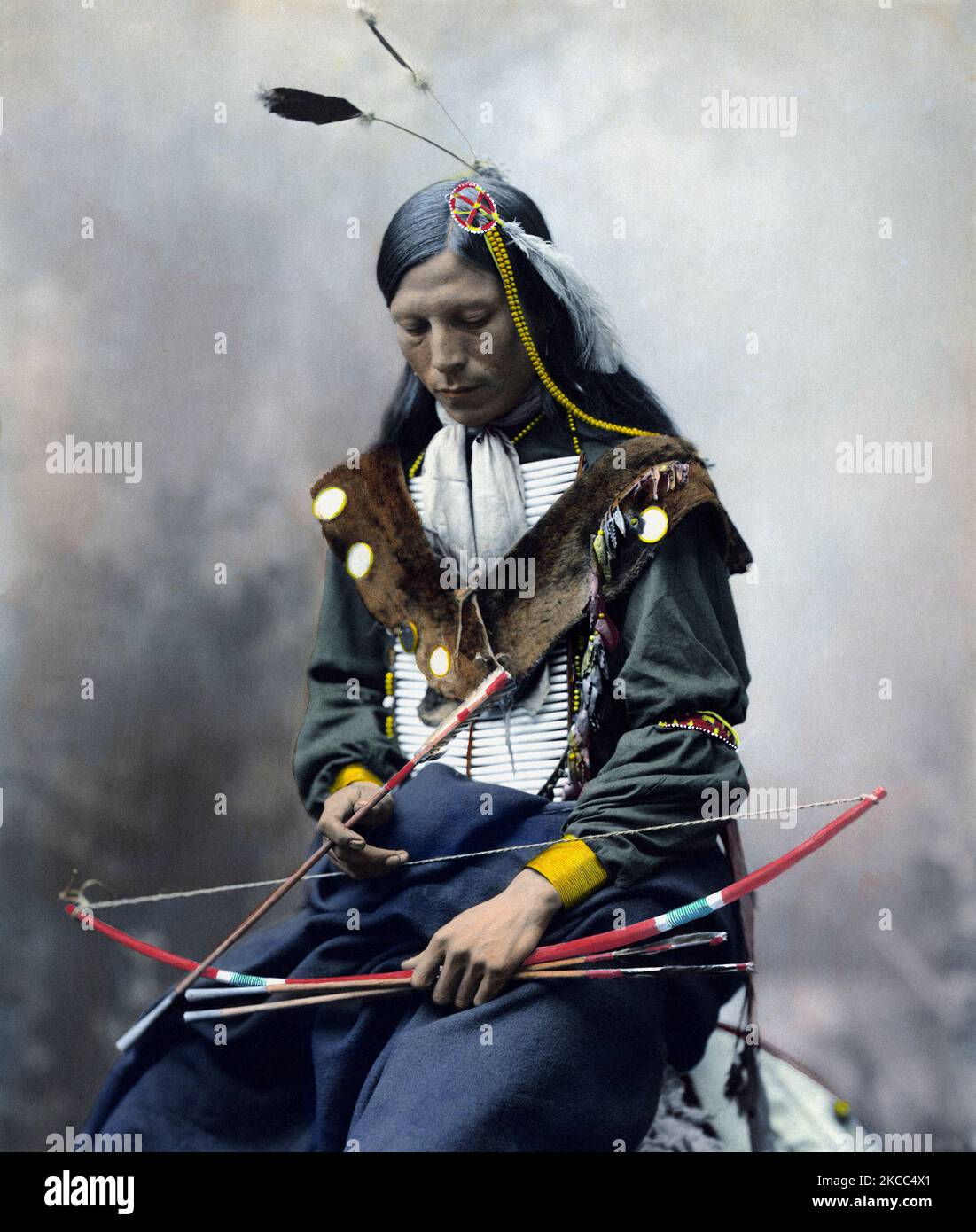 Porträt einer Knochen-Halskette, eines Ratsvorsitzenden der Oglala Sioux. Stockfoto